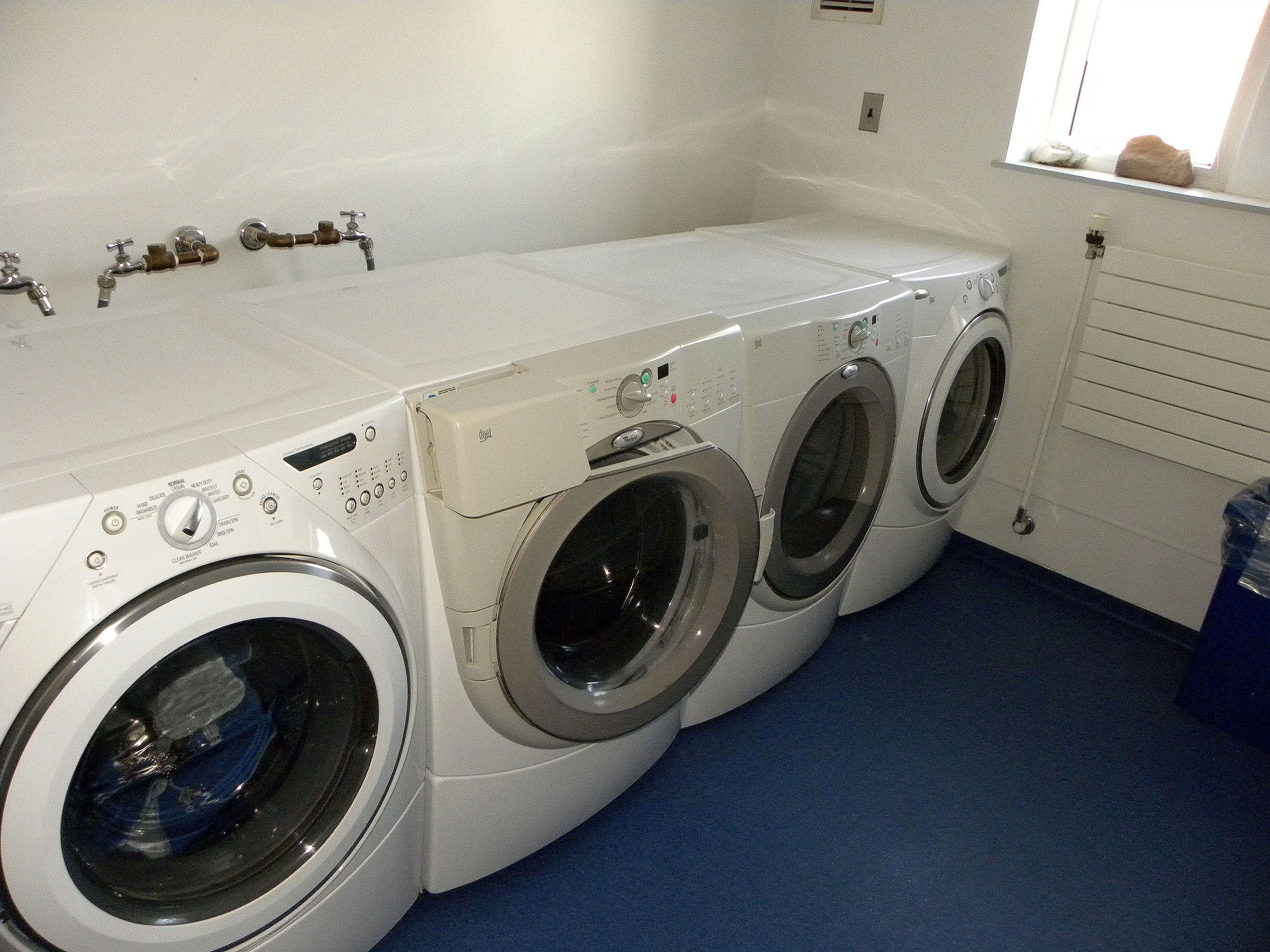 Thule dorm laundry room