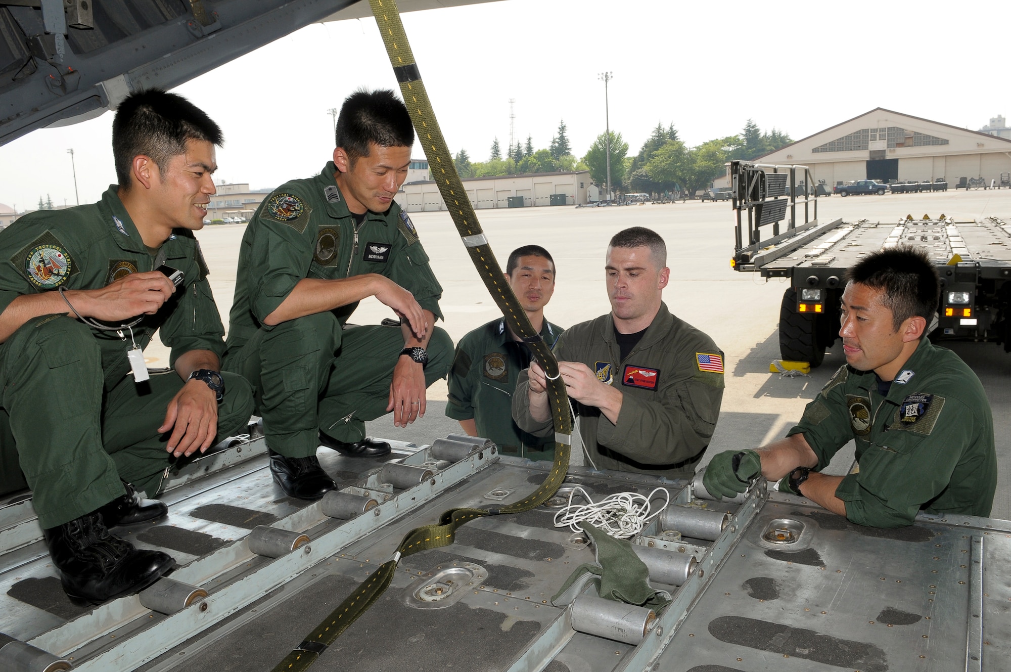 Staff Sgt. Ryan Gossen demonstrates how to properly secure an extraction line during Joint Air Delivery Inspection training May 5, 2010, at Yokota Air Base, Japan. Sergeant Gossen is a 374th Operations Support Squadron loadmaster. (U.S. Air Force photo/Airman 1st Class Sean Martin)