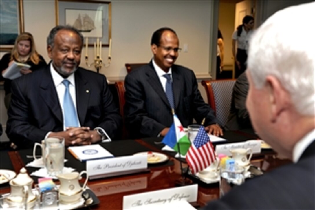 Djibouti President Ismail Omar Guelleh, left, meets with U.S. Defense Secretary Robert M. Gates, right foreground, in the Pentagon, May 20, 2010. Joining the president is Minister of Foreign Affairs Mahamoud Ali Youssouf, center.