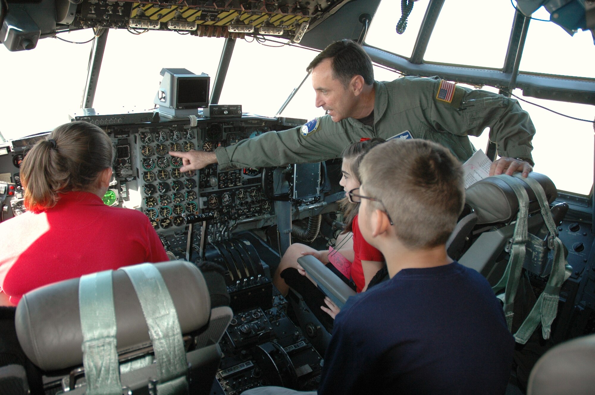 Senior Master Sgt. Lee Mercer gives a tour of the flight deck of a C-130 to fourth-grade students from Flowers Elementary during their visit to the 908th Airlift Wing. (air Force photo/Gene H. Hughes)