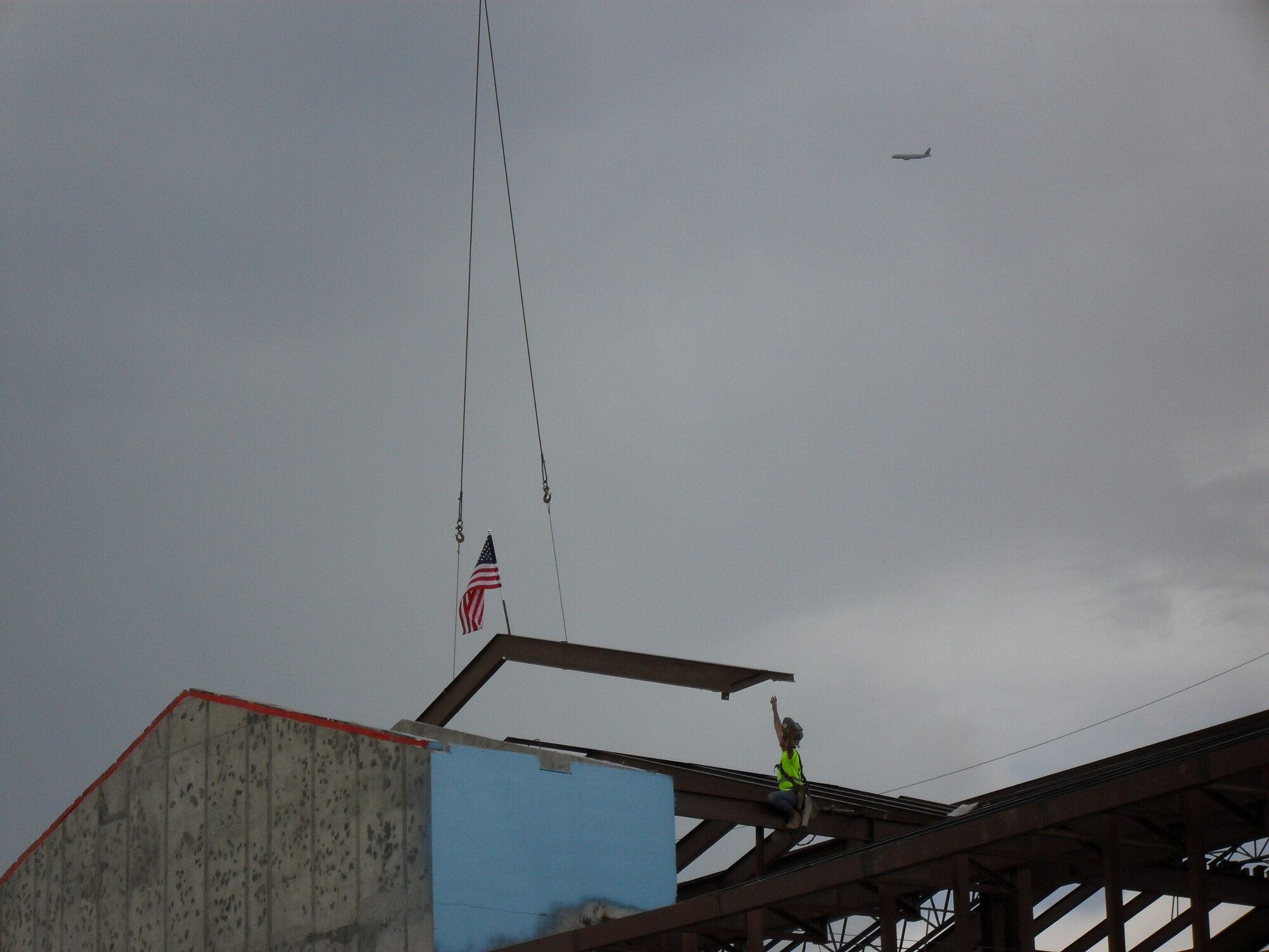 The last major piece of steel is placed on the new Air Reserve Personnel Center building being constructed on Buckley Air Force Base May 18. ARPC is expected to move from the former Lowry AFB to Buckley in 2011. (U.S. Air Force photo)