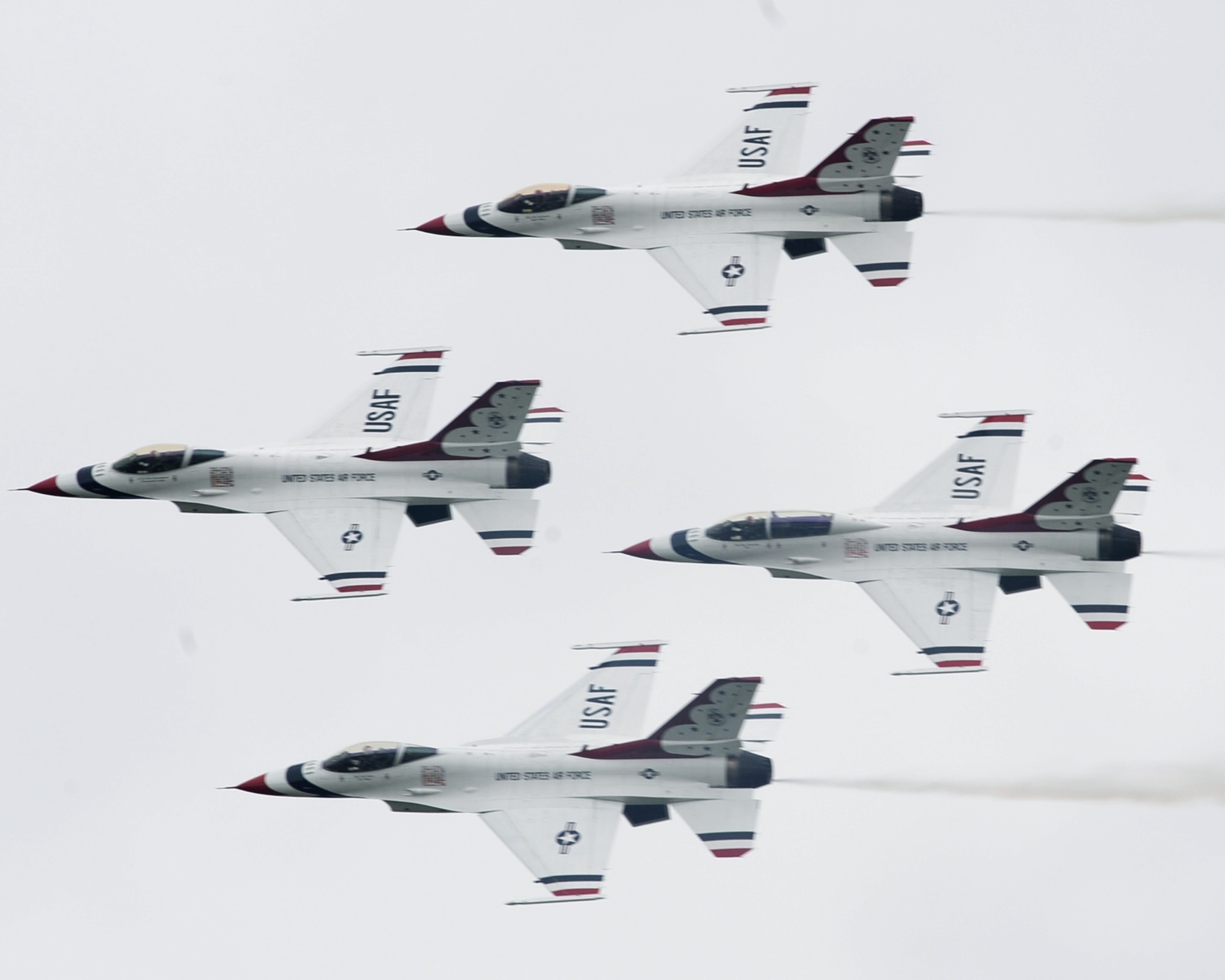 The United States Air Force Thunderbirds show-off their impressive air show maneuvers at the Thunder Over the Red River Air Show at Grand Forks Air Force Base, N.D. May 22. The Air Show, which was highlighted by the United States Air Force Thunderbird Aerial Demonstration Team, was the first to be held at Grand Forks AFB since 2006 and had more than 31,000 spectators. (U.S. Air Force photo by Airman 1st Class Amber Price)