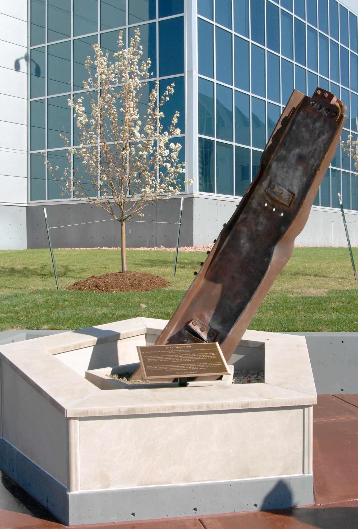 The new 9/11 memorial on the grounds of the North American Aerospace Defense Command and U.S. Northern Command headquarters includes a steel beam from the World Trade Center donated to NORAD and USNORTHCOM by the National Homeland Defense Foundation. The beam forms the heart of this new memorial. (Air Force photo/Staff Sgt. Thomas J. Doscher)
