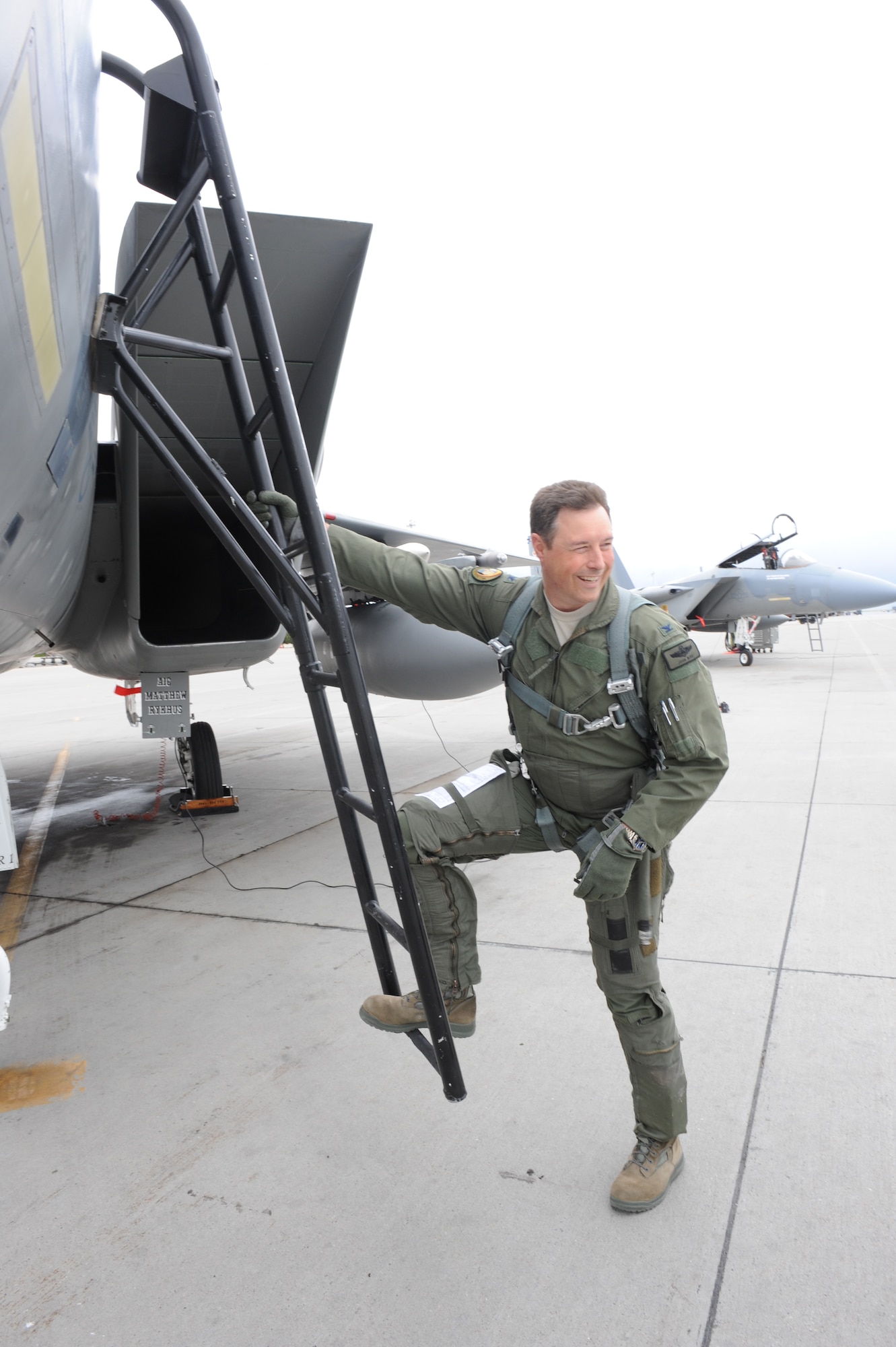 MOUNTAIN HOME AIR FORCE BASE, Idaho Col. John Bird, former 366th Fighter Wing commander, climbs into an F-15E Strike Eagle before his final flight as commander, May 21. Colonel Bird has been selected to serve on the Joint Staff in Washington D.C. as the Chief of the Force Application Division at the Pentagon. (U.S. Air Force photo by Airman 1st Class Debbie Lockhart)
