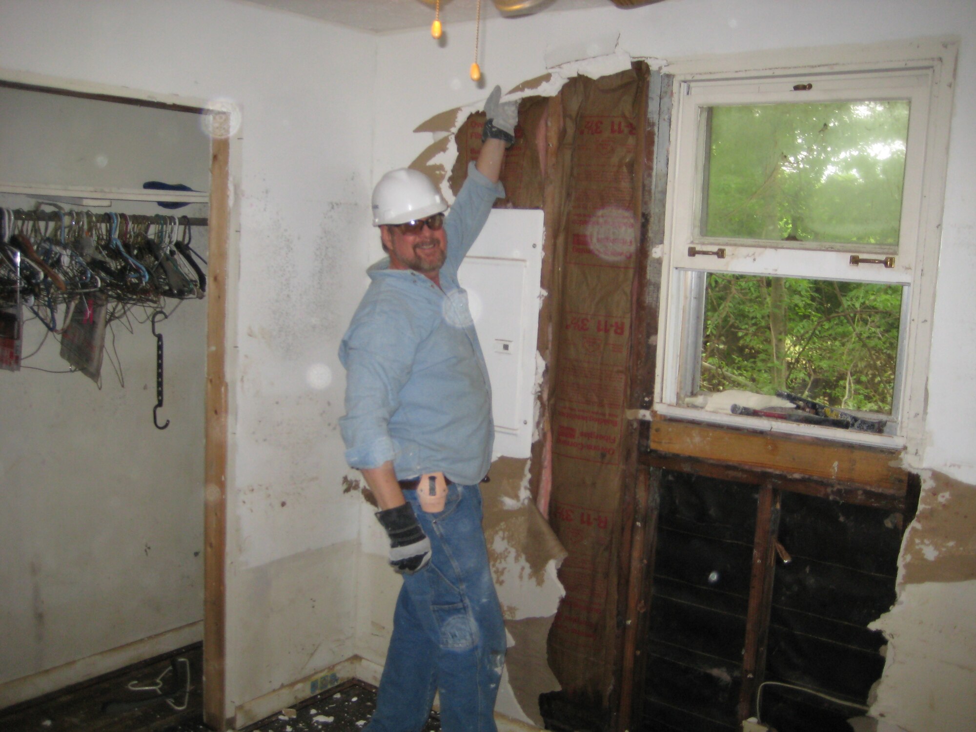 Brent Morris removes drywall from a house affected by flood waters in Nashville, Tenn. Morris, along with other Aerospace Testing Alliance personnel from ID2, volunteered their time to help residents clean up after the flood. (Photo by Fred Hutchinson)