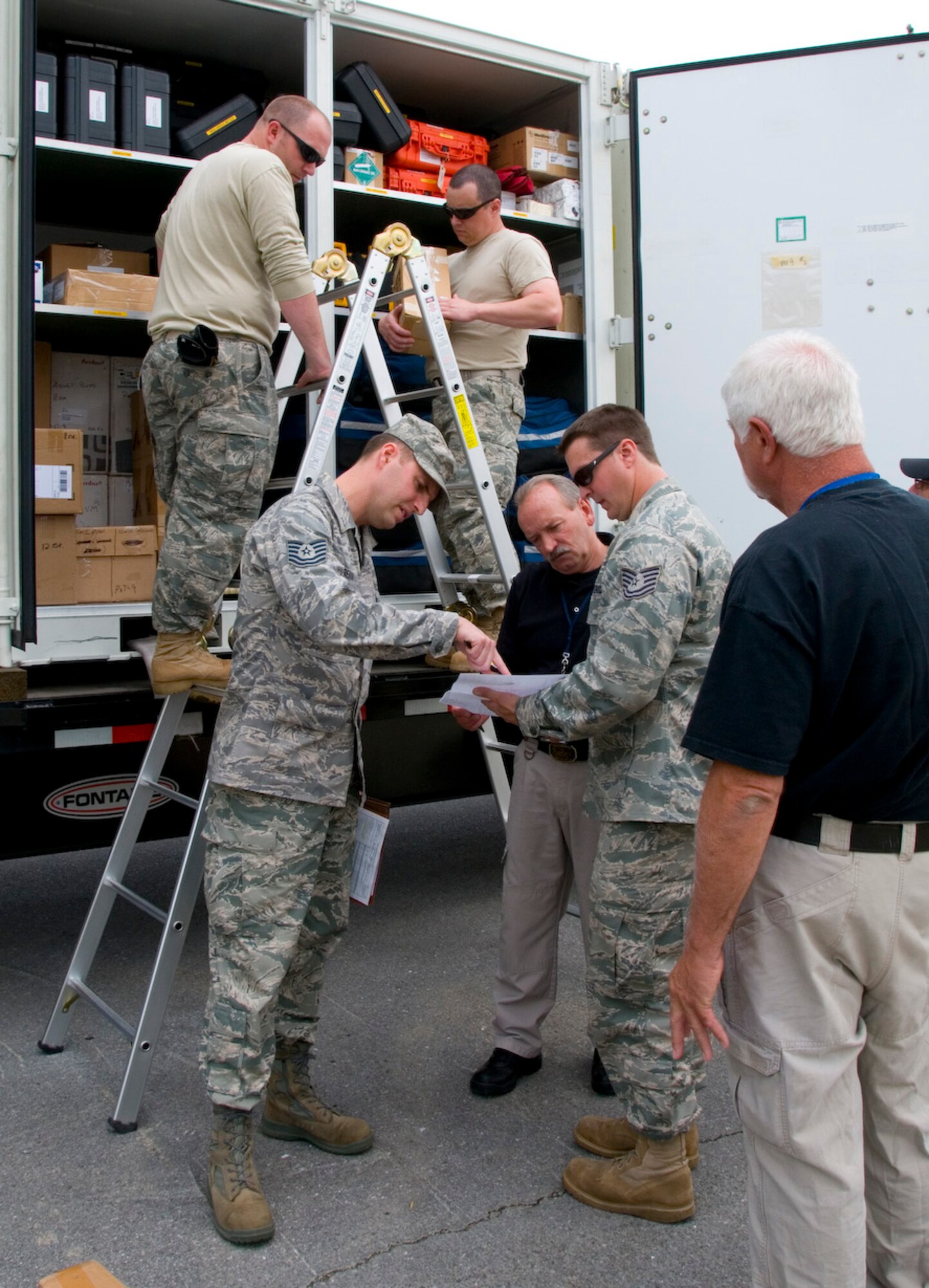 – Members of the West Virginia Air National Guard’s 167th Airlift Wing and Federal Emergency Management Agency held a joint inspection exercise at the air base here May 12 to ensure that if a disaster strikes anywhere in the world, equipment and supplies can be delivered expeditiously and safely. (U.S. Air Force photo by Emily Beightol-Deyerle)