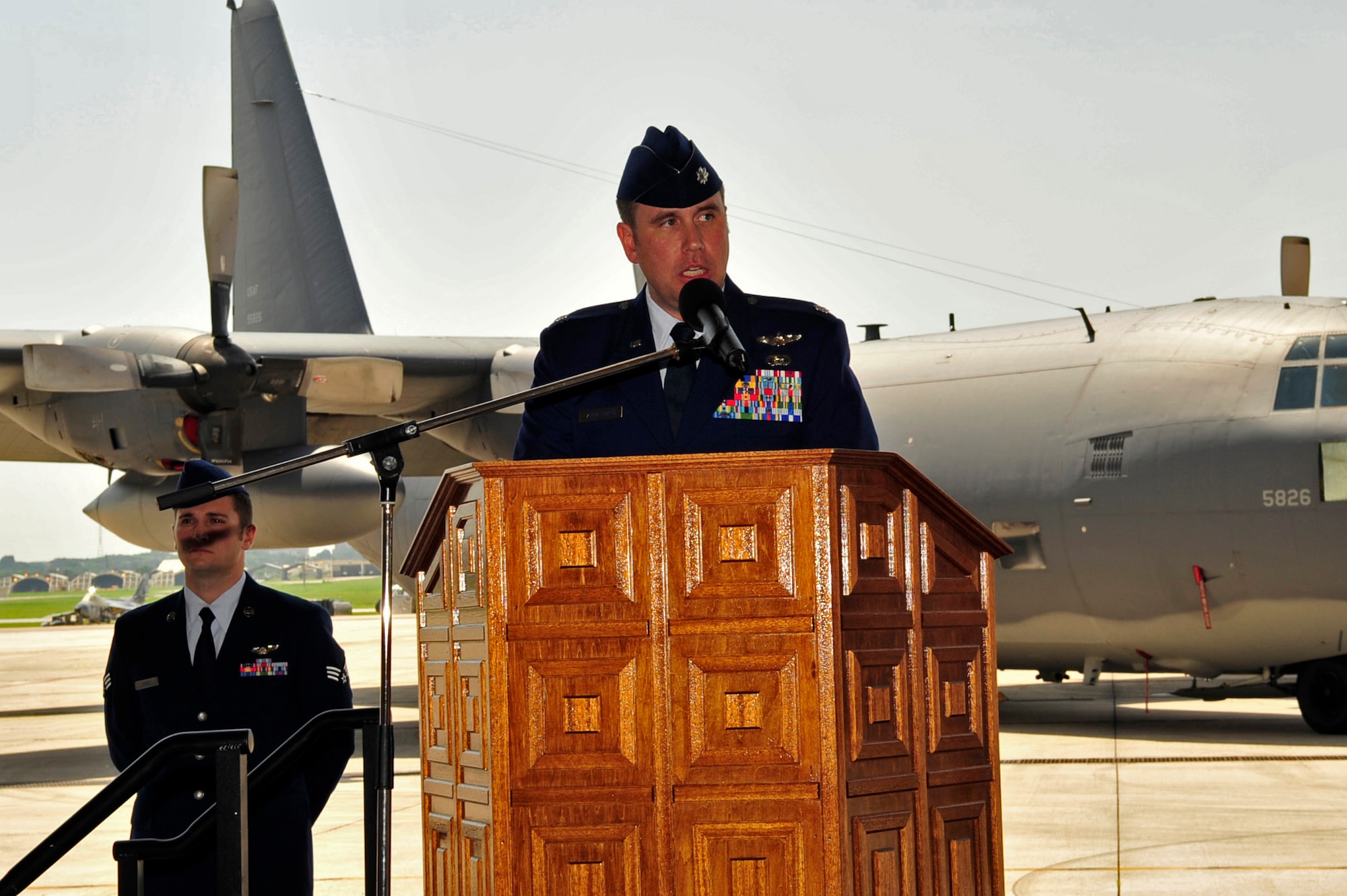 Lt. Col. Eric D. Zimmerman addresses the 17th Special Operations Squadron after assuming command on May 26, 2010.  (U.S. Air Force photo/Senior Airman Amanda Grabiec)