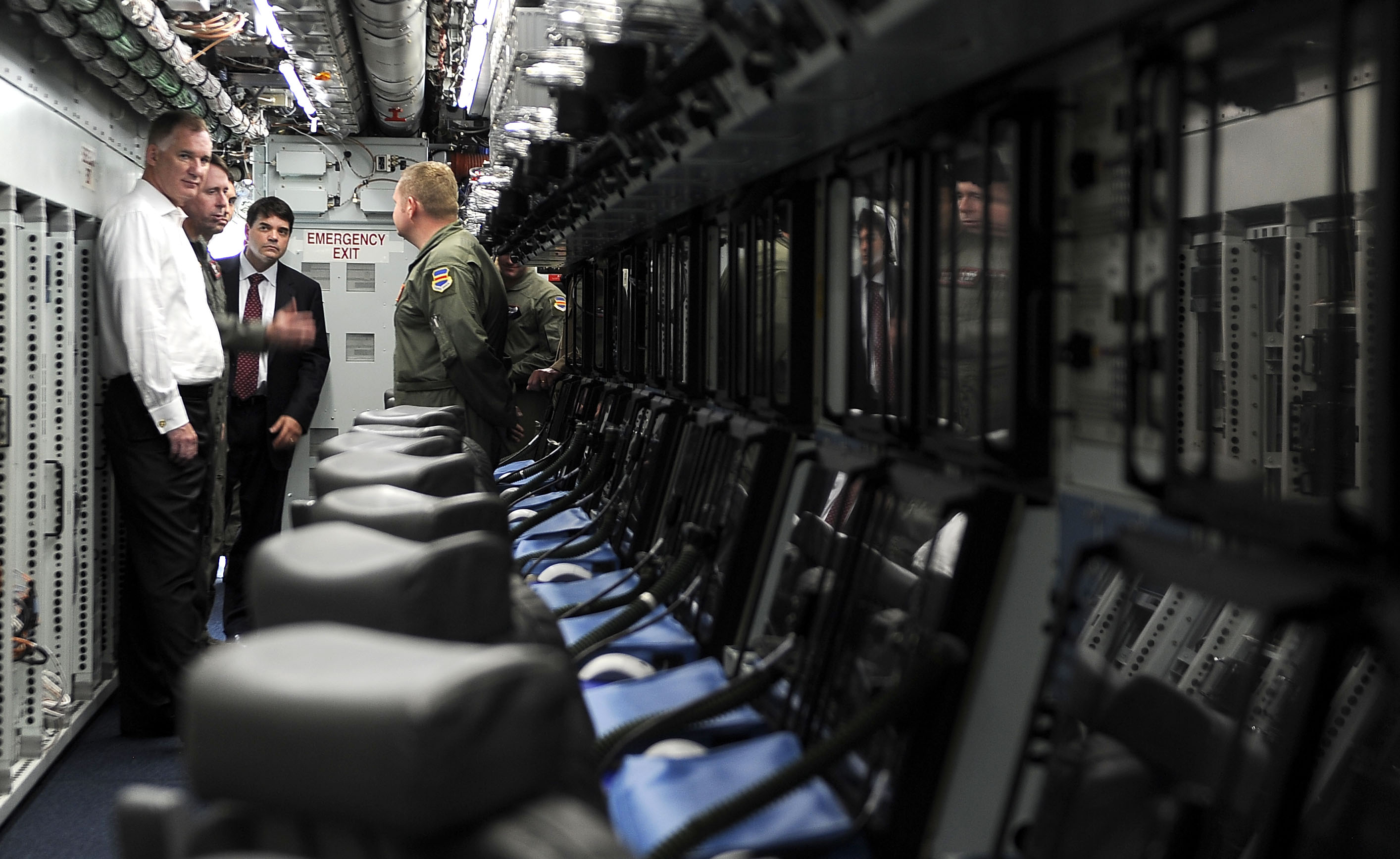 Deputy Defense Secretary William J. Lynn III talks with Air Force