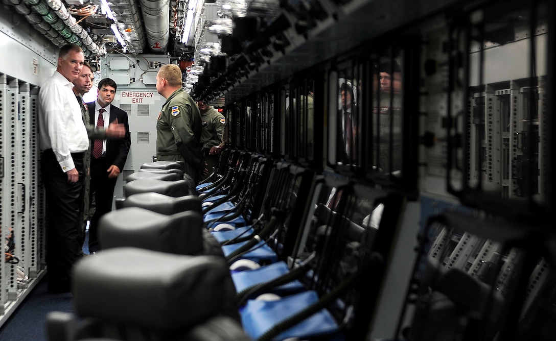 Deputy Defense Secretary William J. Lynn III talks with Air Force Technical Sgt. Shawn Bailey, RC-135 Rivet Joint Linguist aircrew member, while on a tour of the aircraft on Offutt Air Force Base, Neb., May 26, 2010. 