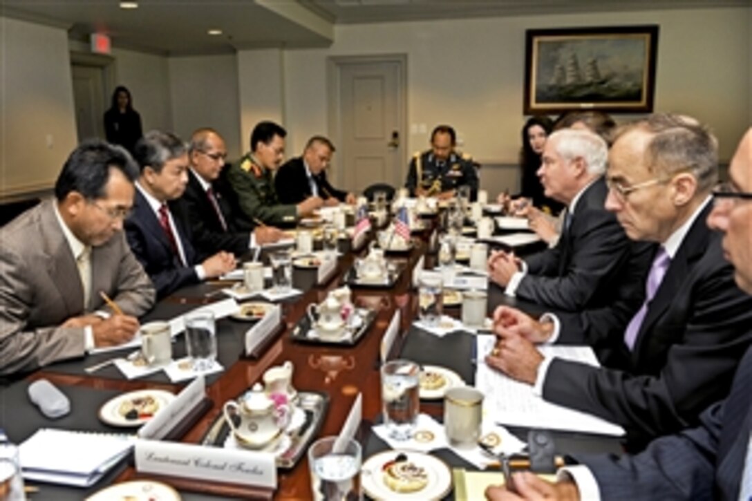 U.S. Defense Secretary Robert M. Gates, third from right, hosts a meeting with a Malaysian delegation led by Defense Minister Ahmad Zahid Hamidi, second from left, at the Pentagon, May 26, 2010. Both defense leaders are joined by senior advisors for bilateral security discussions.