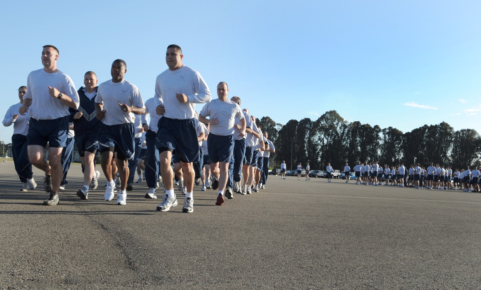VANDENBERG AIR FORCE BASE, Calif. -- Starting strong, members of Team V take off during the 30th Space Wing 5K Fit-to-Fight Run here Thursday, May 27, 2010. The Fit-to-Fight Run is Vandenberg’s way of ensuring Airmen maintain a high standard of physical fitness each month. (U.S. Air Force photo/ Senior Airman Ashley Reed)