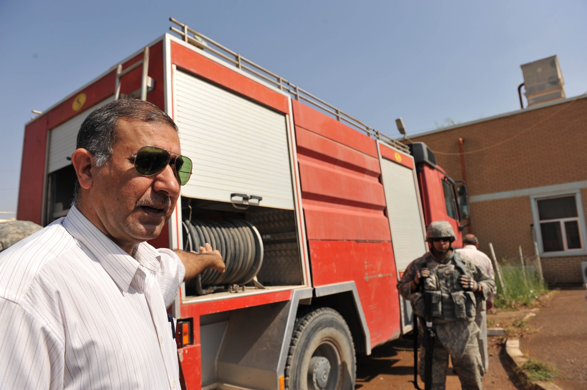 Iraqi fire chief Basim Muhammad Saleh briefs members of the 332nd Expeditionary Civil Engineer Fire Department at Bakir Village, Iraq, May 7, 2010.  (U.S. Air Force photo/Staff Sgt. Quinton Russ/released)	