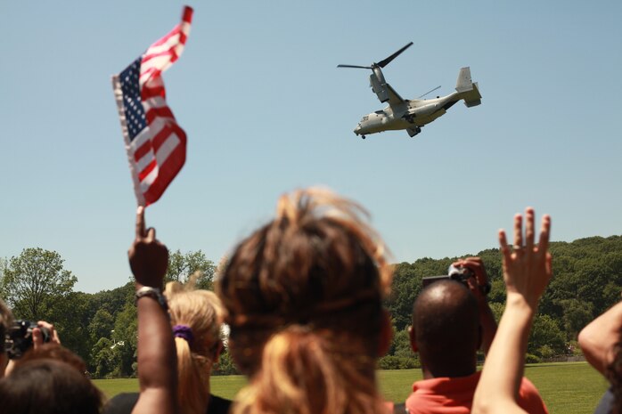 NEW YORK -- Marines from Special Purpose Marine Air Ground Task Force New York demonstrate a helicopter raid at Clove Lakes Park, Staten Island, New York, May 31.  More than 3,000 Marines, Sailors and Coast Guardsmen are in the area participating in community outreach events and equipment demonstrations. This is the 26th year New York City has hosted the sea services for Fleet Week.