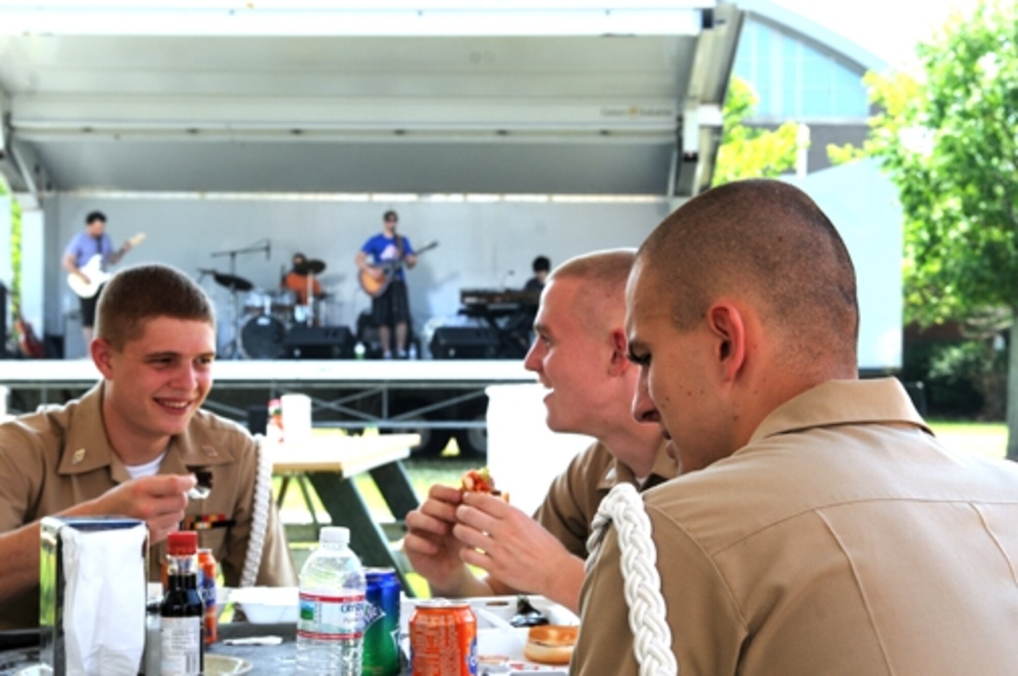 NSAW Sailors enjoy lunch while the Travis Rocco Band plays to the lunchtime crowd May 27 at the Furnari Restaurant. (U.S. Air Force photo by Thomas Dennis)