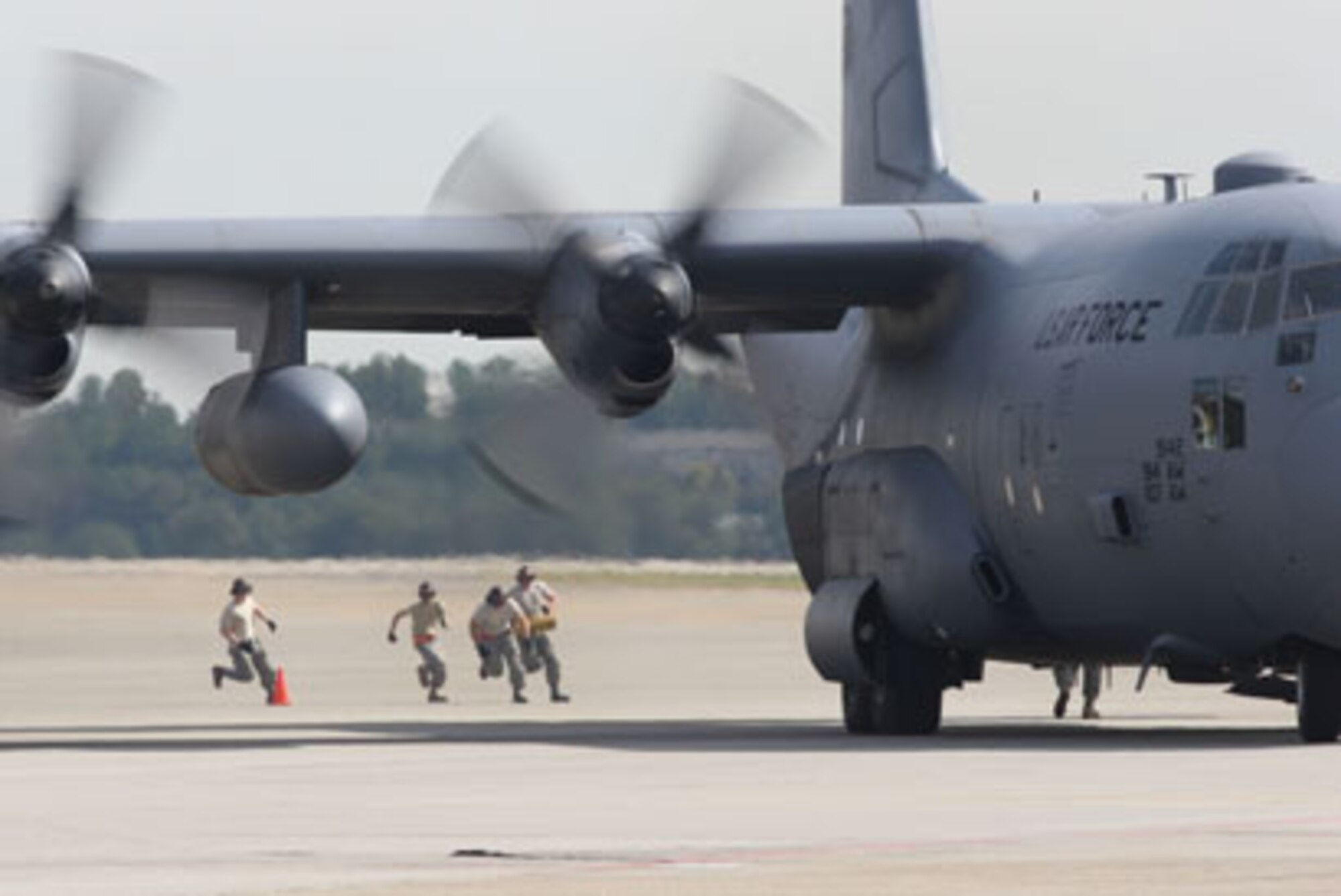 ERO event at Port Dawg Challenge 2010. (U.S. Air Force Photo/Don Peek)