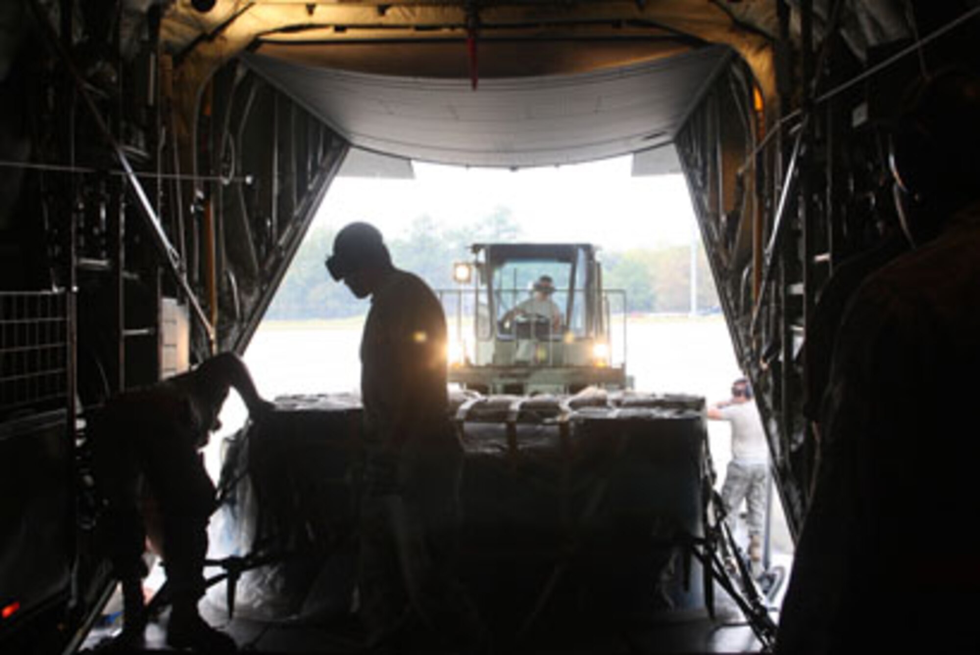 Securing the load during the ERO event at Port Dawg Challenge 2010. (U.S. Air Force Photo/Don Peek)