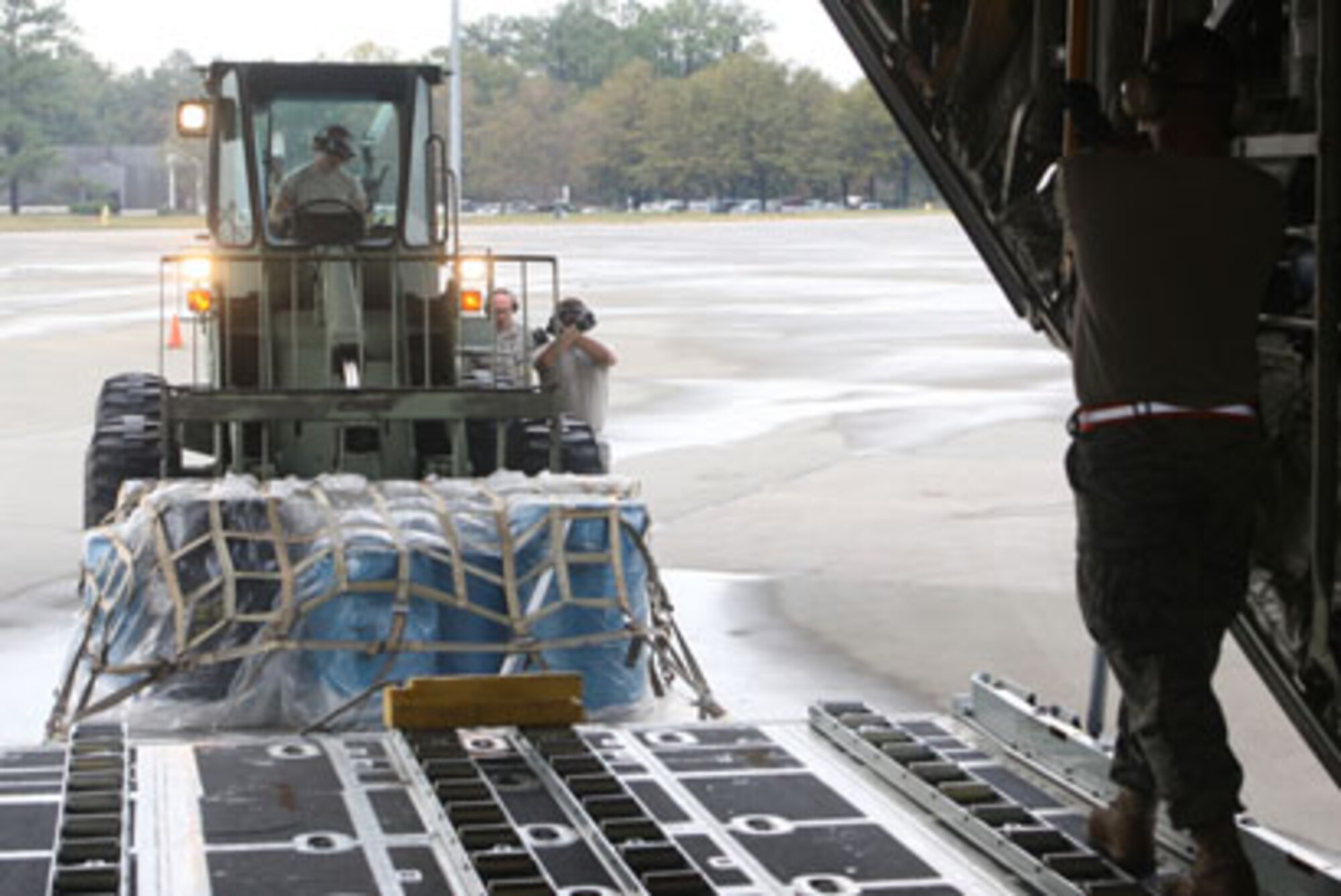 ERO event at Port Dawg Challenge 2010. (U.S. Air Force Photo/Don Peek)