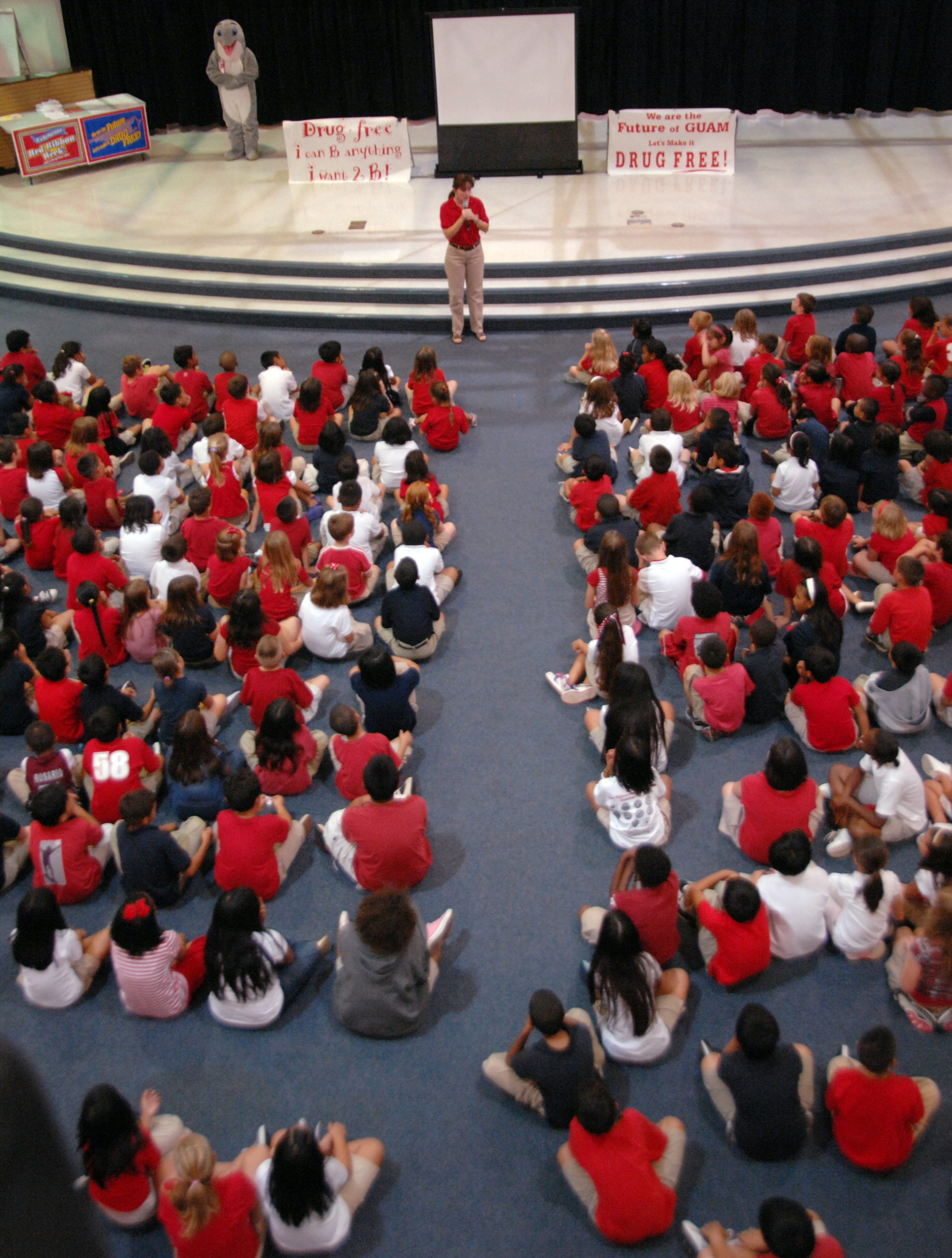 AES, AMS students pledge to be drug free > Andersen Air Force Base