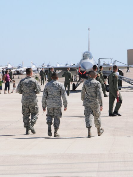 LAUGHLIN AIR FORCE BASE, Texas – A group of Airmen walks from plane to plane during the Major Weapons Systems day here recently. MWS day is held so Laughlin’s future pilots and Airmen can get a hands-on look at operational aircraft. (U.S. Air Force photo by Airman 1st Class Blake Mize)