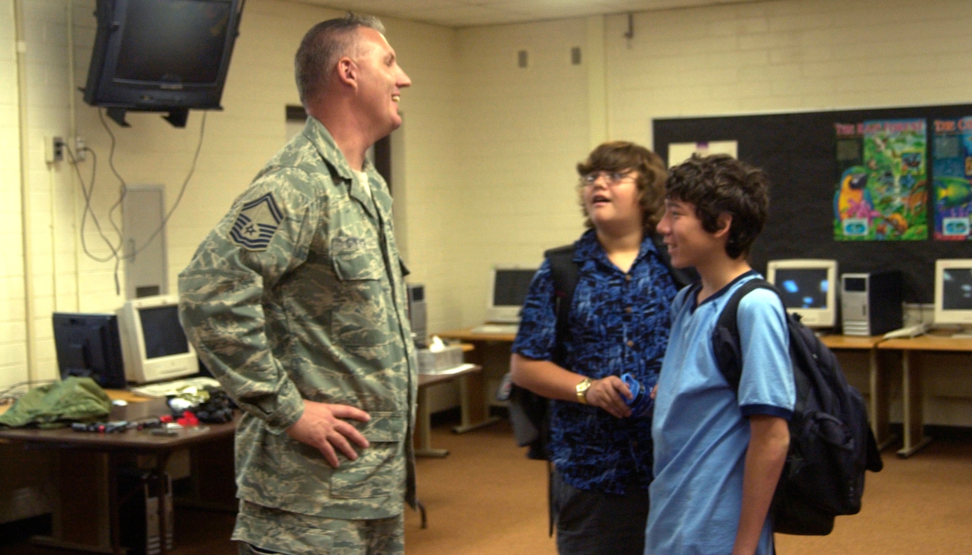 DAVIS-MONTHAN AIR FORCE BASE, Ariz. - Alaska native and survival tactics Reservist, Senior Master Sergeant Ginther, 943rd Rescue Group here, spends an afternoon teaching local middle school students survival techniques (U.S. Air Force photo/Tech. Sgt. Candice Agee-Reed).