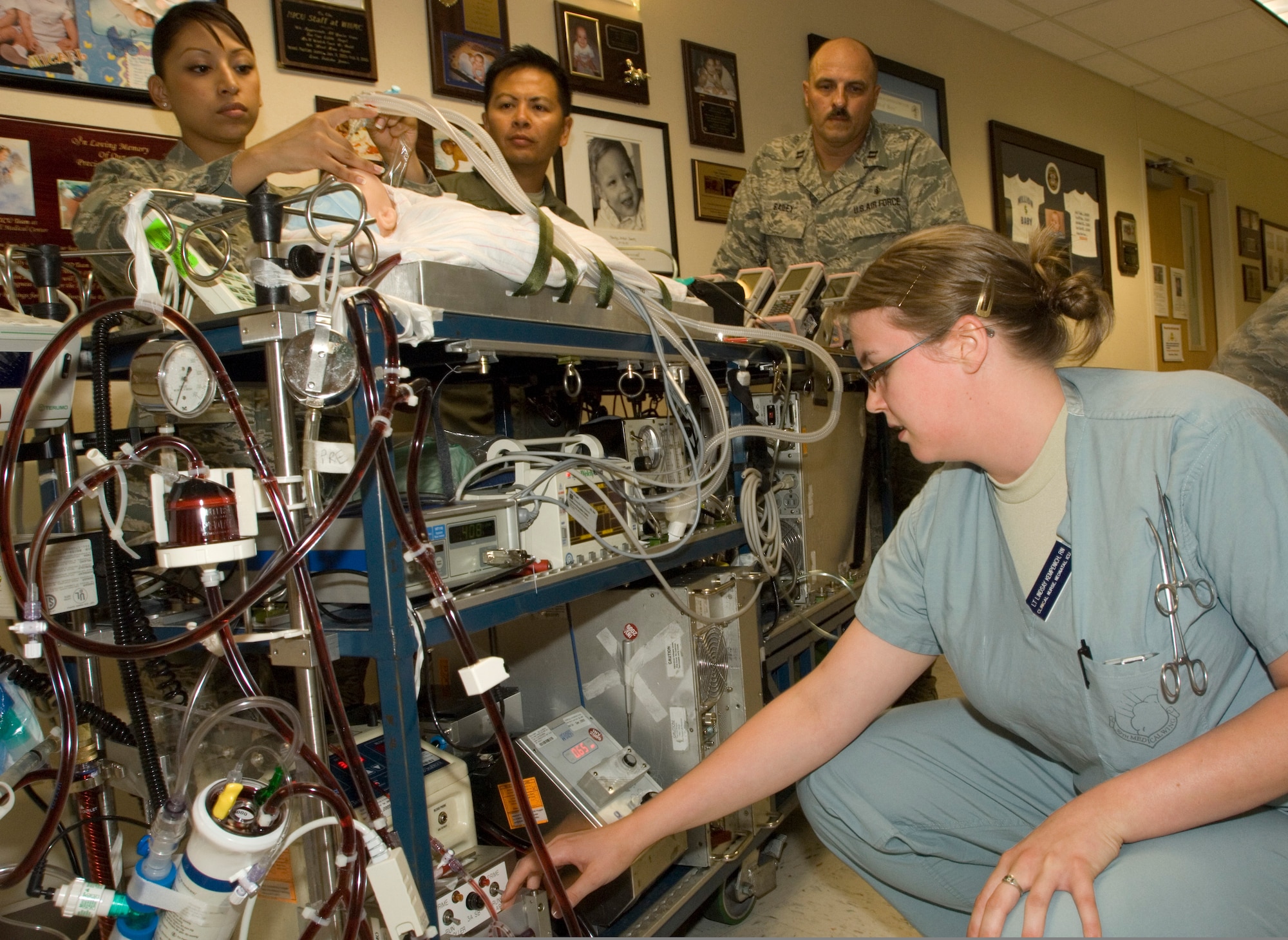 Members of the 59th Medical Wing Extra-Corporeal Membrane Oxygenation (ECMO) clinical care support team inspect an ECMO machine during an exercise on July 1, 2009, at Wilford Hall Medical Center, at Lackland Air Force Base, Texas. The ECMO machine is a heart-lung bypass device that circulates and oxygenates the blood, giving diseased or damaged lungs a chance to heal. (U.S. Air Force Photo/Staff Sgt. Robert Barnett)