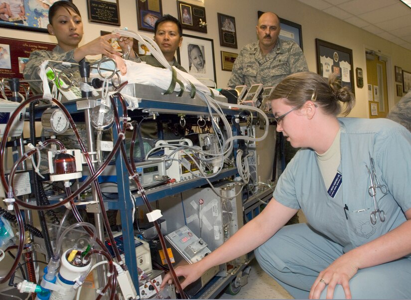 Members of the 59th Medical Wing Extra-Corporeal Membrane Oxygenation clinical care support team inspect an ECMO machine during an exercise July 1, 2009, at Wilford Hall Medical Center, at Lackland Air Force Base, Texas. The ECMO machine is a heart-lung bypass device that circulates and oxygenates the blood, giving diseased or damaged lungs a chance to heal. (U.S. Air Force photo/Staff Sgt. Robert Barnett)