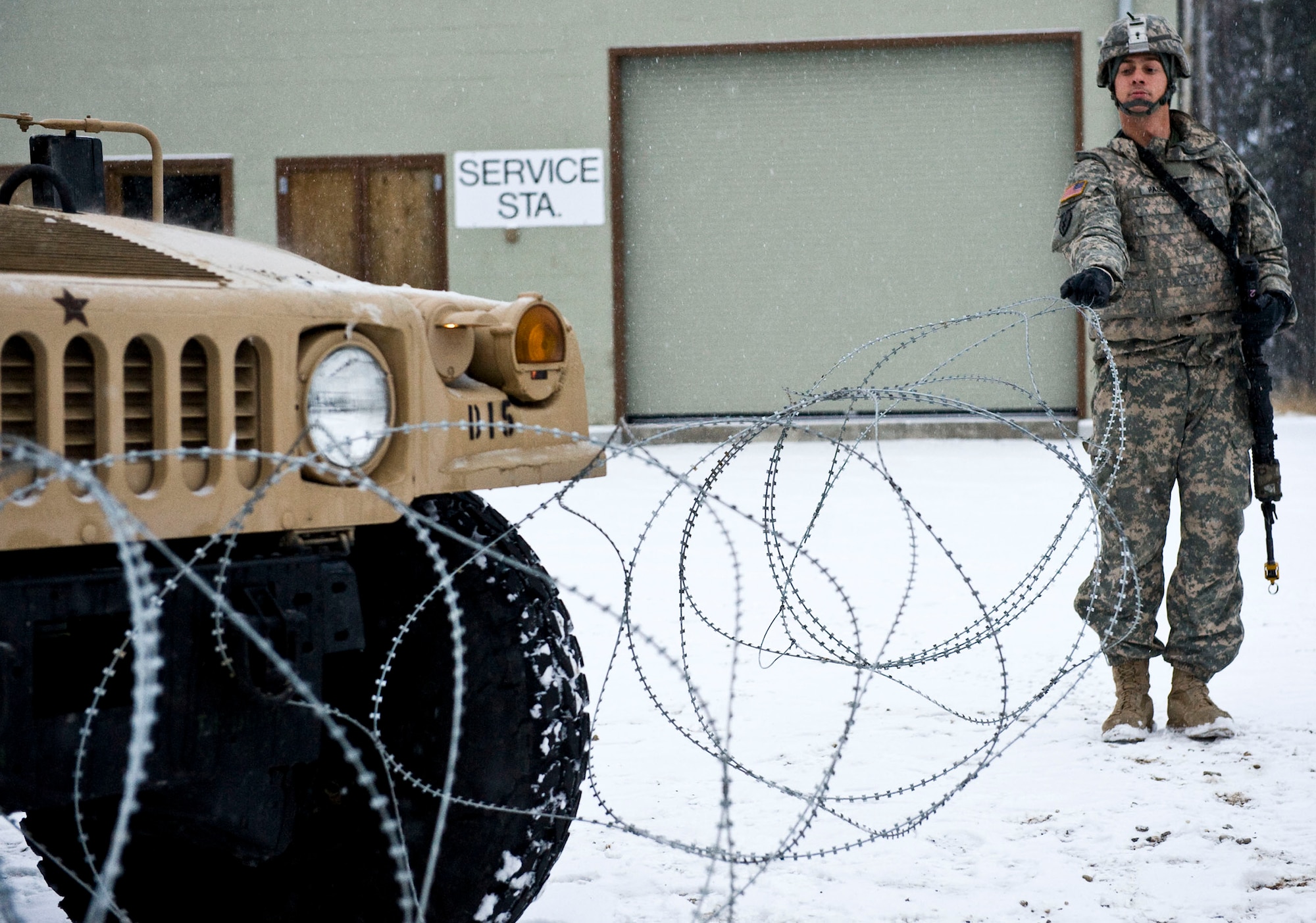 FORT GREELY, Alaska ? A Soldier from the 501st 2nd Platoon, C Company, 1st Battalion, 501st Infantry Regiment (Airborne) stretches out barbed wire used for a road block during a training exercise Oct. 29. Soldiers from the 501st IR participated in field-training exercises, with the first elements arriving to Donnelly Training Area, Fort Greely, Alaska Oct. 14 and the last of the Soldiers scheduled to leave Nov. 10. (U.S. Air Force photo/Airman 1st Class Christopher Gross)