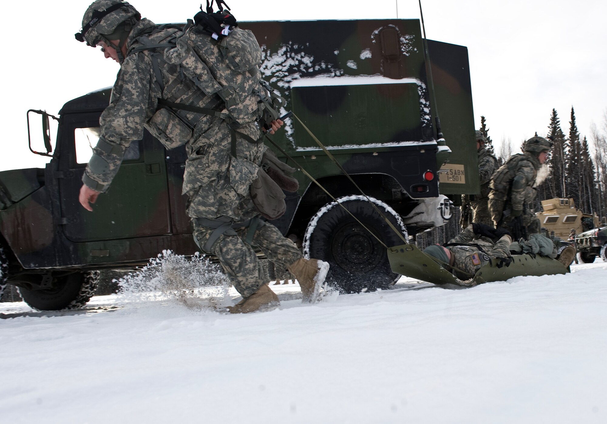 FORT GREELY, Alaska ? Pfc. Adam Steele a medic with the 2nd Platoon, C Company, 1st Battalion, 501st Infantry Regiment (Airborne) drags an ?injured? Soldier to an emergency facility during a training exercise Oct. 29. Soldiers from the 501st IR participated in field-training exercises, with the first elements arriving to Donnelly Training Area, Fort Greely, Alaska Oct. 14 and the last of the Soldiers scheduled to leave Nov. 10. (U.S. Air Force photo/Airman 1st Class Christopher Gross)