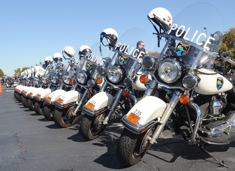 Shreveport and Bossier City Police lead local bikers during the Vets for Vets motorcycle rally through Shreveport, La., Nov. 6. The event was started to give the community an opportunity to show our heroes appreciation for what they do for our families, safety and country. (U.S. Air Force photo/Senior Airman Alexandra M. Boutte) (RELEASED)