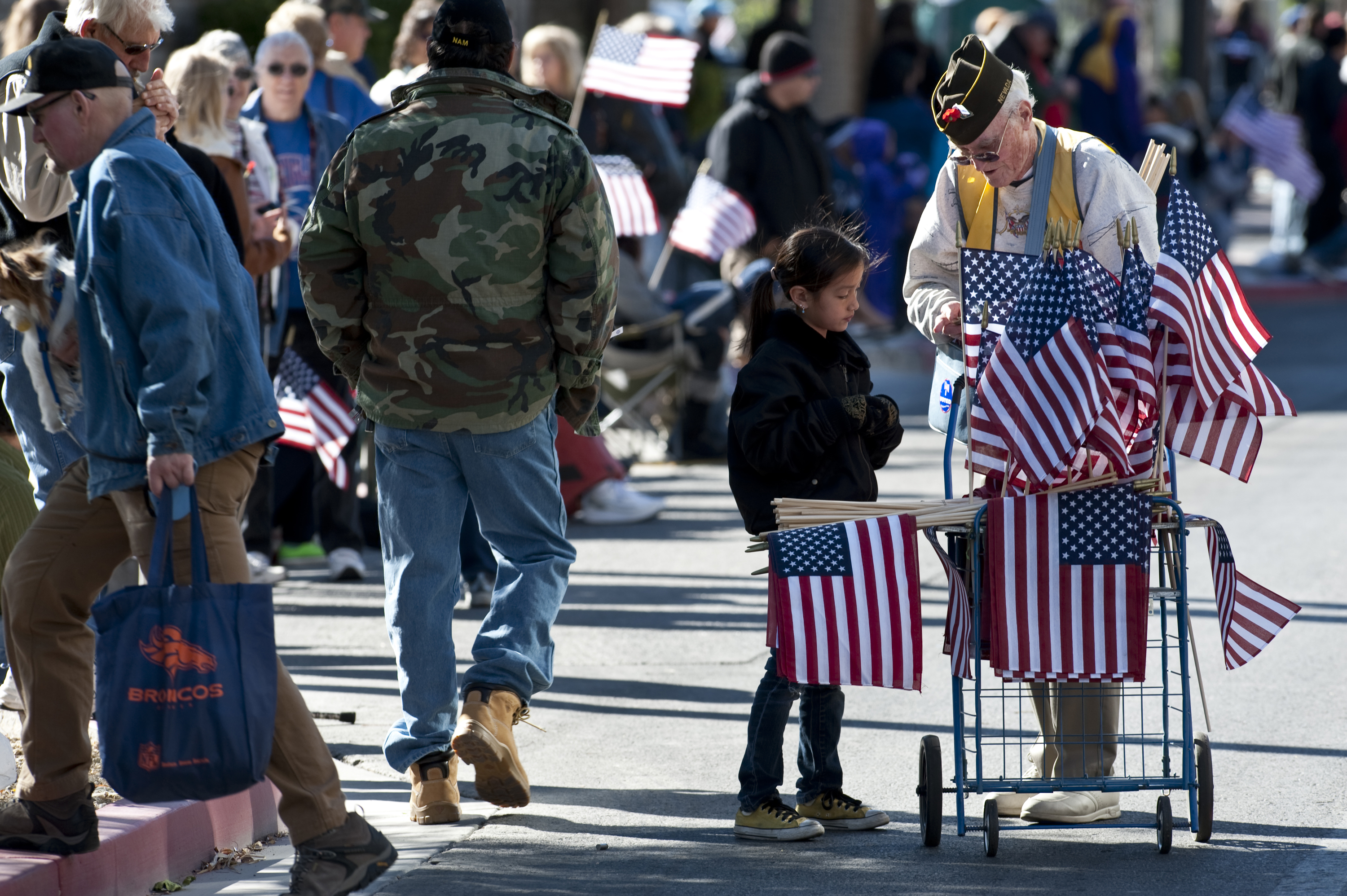 Airmen participate in the Las Vegas Veterans Day Parade > Nellis Air