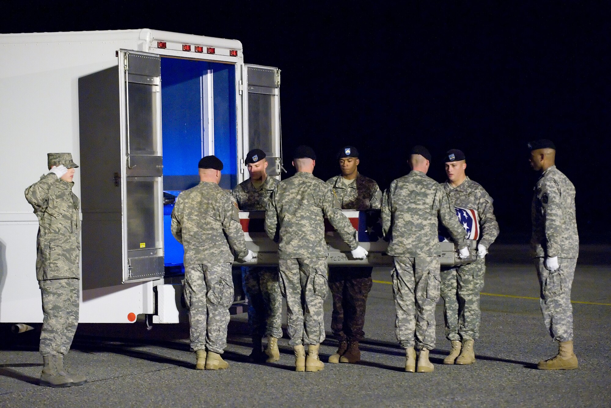 A U.S. Army carry team transfers the remains of Army Spc. Blake D. Whipple of Williamsville, N.Y., at Dover Air Force Base, Del., Nov. 7, 2010.  He was assigned to the 7th Engineering Battalion, 10th Sustainment Brigade, 10th Mountain Division, Fort Drum, N.Y. (U.S. Air Force photo/Jason Minto)