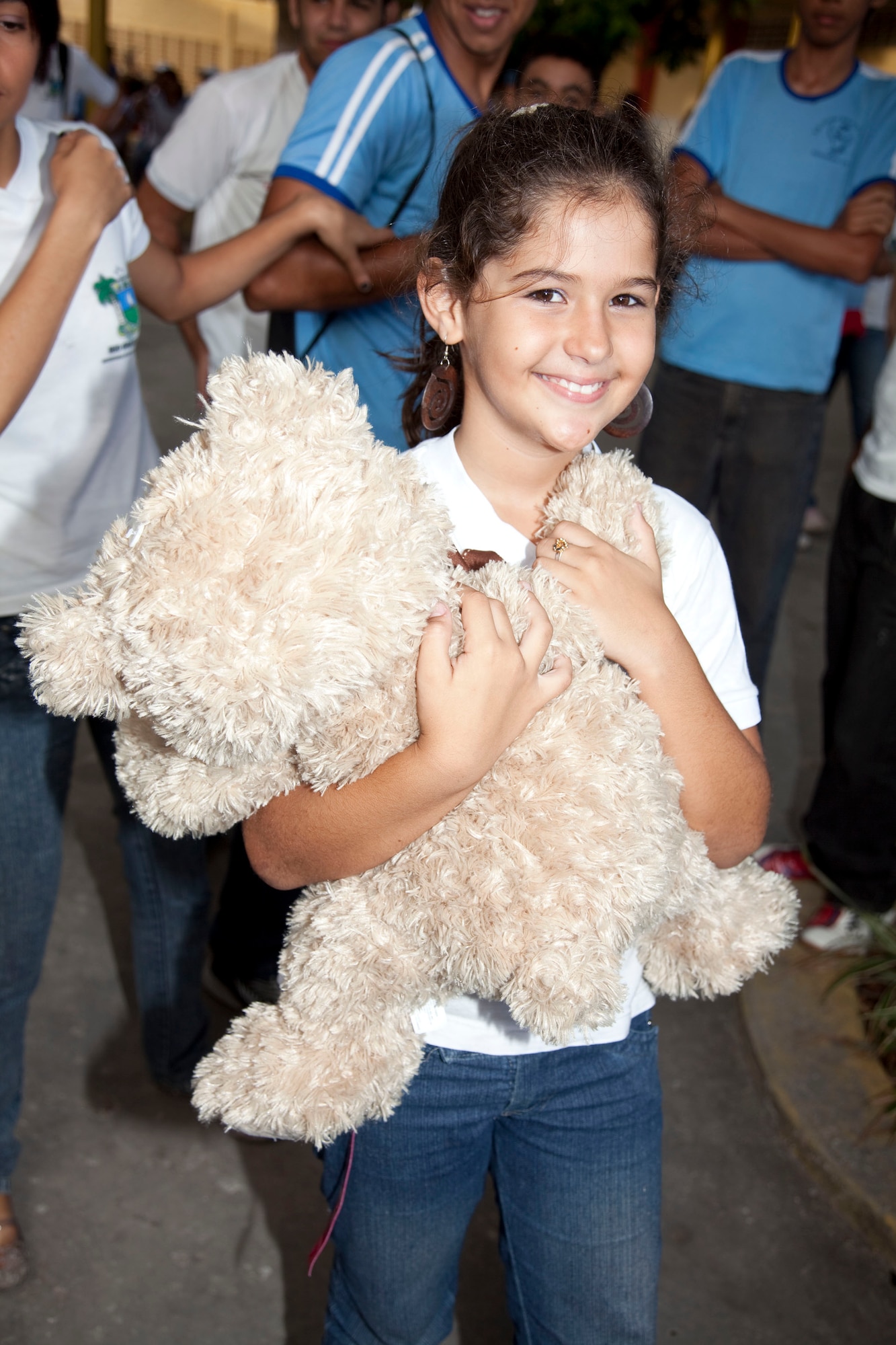 A local student hugs a stuffed bear she was given by a U.S. Airforce airmen.A group of more than 15 airmen visited the local school of Eliah Maia do Rego, Natal Brazil, building community relations during CRUZEX V. During the visit the airmen interacted with the students on an informal basis; distributed small gifts and took group pictures. CRUZEX V, or Cruzeiro Do Sul (Southern Cross), is a multi-national combined exercise involving the Air Forces of Argentina, Brazil, Chile, France and Uruguay, , and observers from numerous other countries with more than 82 aircraft and almost 3,000 Airmen involved. (U.S. Air Force photo/Staff Sgt. Michael Matkin)