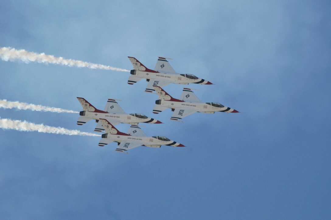The U.S. Air Force air demonstration team, the Thunderbirds, perform precision aerial maneuvers Nov. 6, 2010, during AirFest 2010 at Lackland Air Force Base, Texas.  (U.S. Air Force photo/Jim Pritchett)