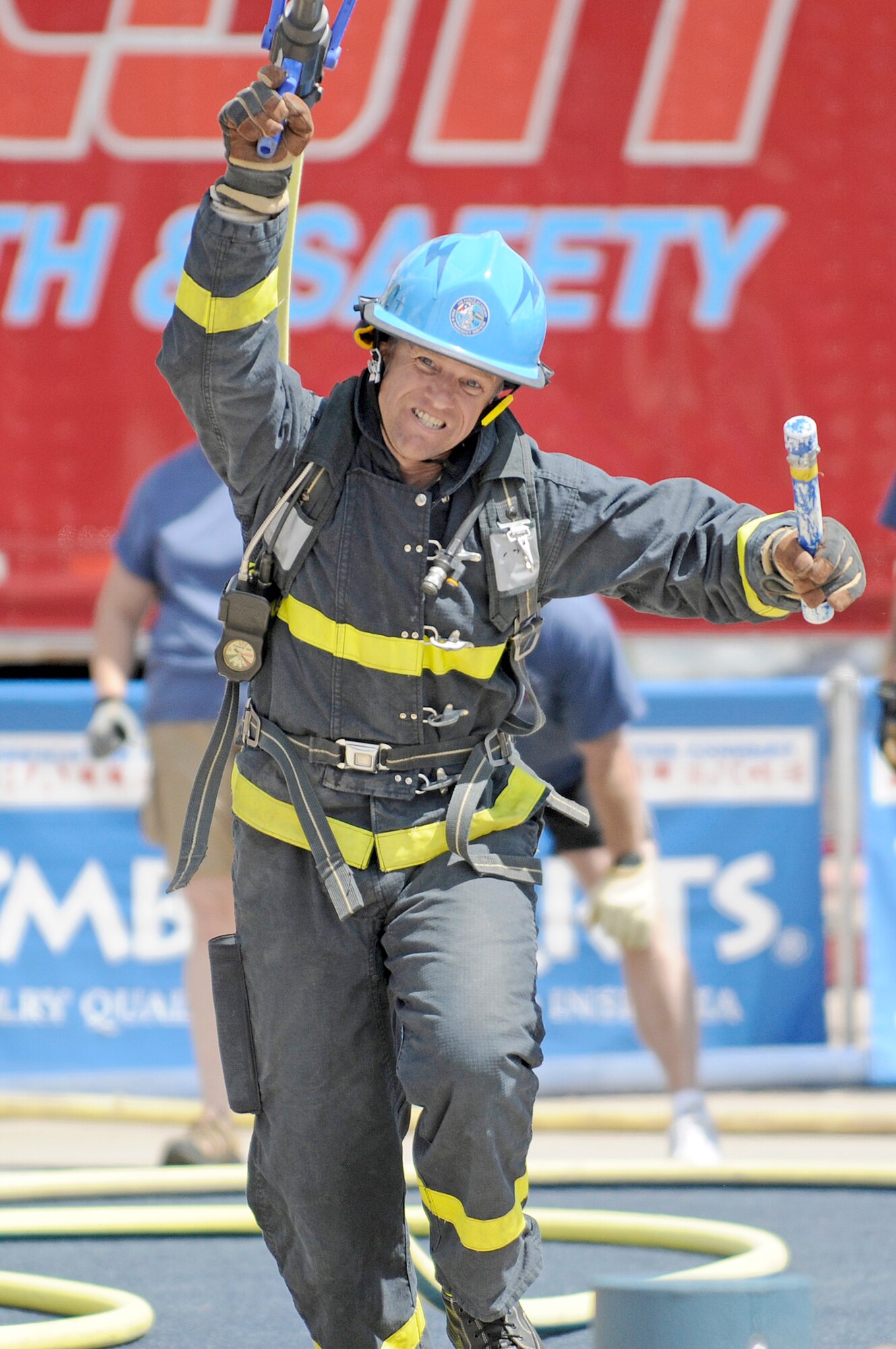 U.S. Air Force Academy firefighter Ron Prettyman hauls a loaded fire hose over his shoulder as he sprints forward to finish in the over-40 male relay at a firefighter combat challenge held at the Academy June 27, 2009. Mr. Prettyman is one of five firefighters who will compete at the World Firefighter Challenge XVIII, scheduled to be held in Las Vegas Nov. 16 through 20.. (U.S. Air Force photo/Mike Kaplan)