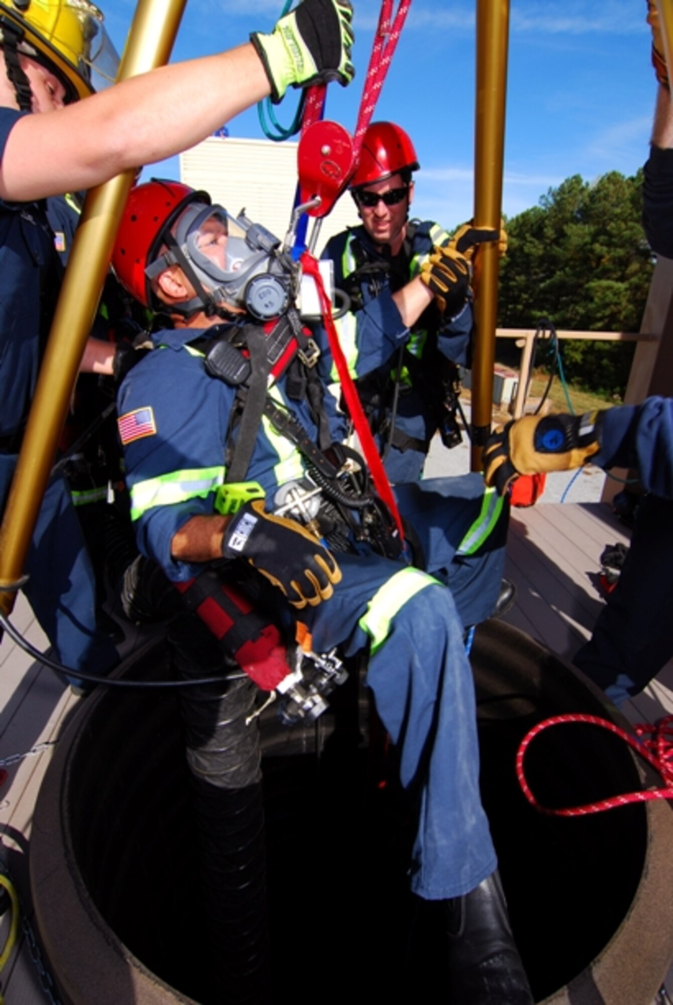Fire Department trains for confined spaces > Dobbins Air Reserve Base