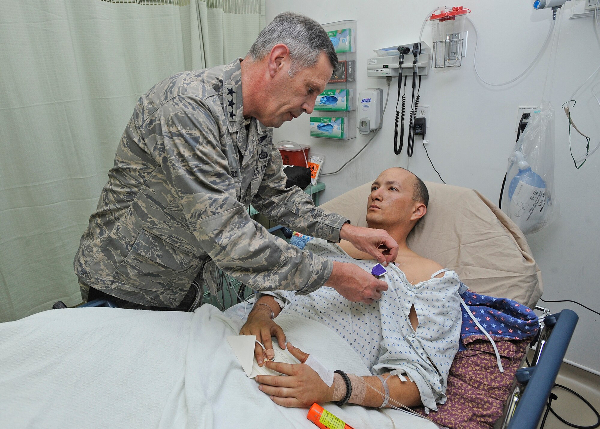 Army Spc. Christian Santiago, 1013th Engineers Company, receives a Purple Heart medal from Lt. Gen. John Koziol, deputy under secretary of defense (intelligence) for Joint and Coalition Warfighter Support, Nov. 9, 2010, Joint Base Balad, Iraq. Specialist Santiago was wounded during a patrol Nov. 8, 2010. Specialist Santiago, a native of Puerto Rico, is deployed from the Puerto Rico National Guard. (U.S. Air Force photo/ Senior Airman Matt Coleman-Foster)