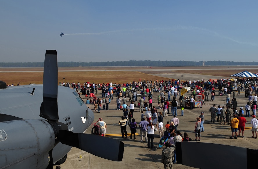 MOODY AIR FORCE BASE, Ga.-- Members of the local community gathered to watch the air show  Nov. 13. Thousands of people attended the Moody Community Appreciation Day Air Show. (U.S. Air Force photo/Senior Airman Stephanie Longoria)(RELEASED