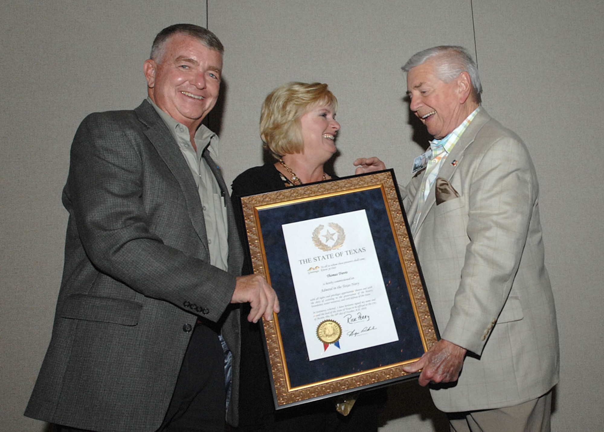 Maj. Gen. Thomas Travis, 59th Medical Wing commander (left), receives the Texas Navy Admiral award from Mr. Les Paulick, husband of Mrs. Janice Ricks, Greater San Antonio Chamber of Commerce liaison for the 59th MDW (left) during Travis' farewell dinner at the Westin La Cantera Resort, San Antonio, Texas Nov. 12, 2010. Commissions in the Texas Navy are granted by the Governor of the State of Texas. (U.S. Air Force photo/Staff Sgt. Robert Barnett)