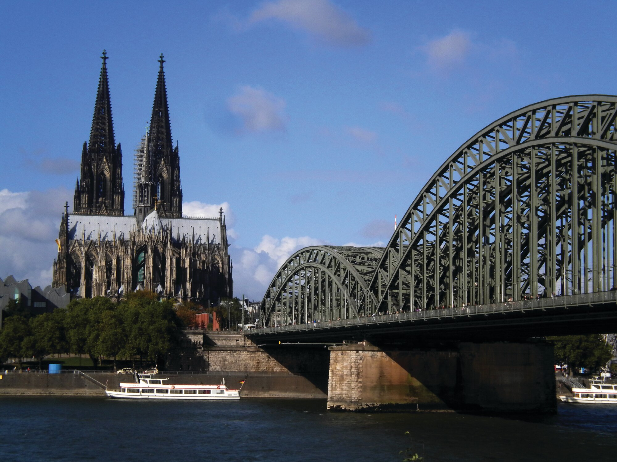 Cologne: Where churches thrive > Aviano Air Base > Display