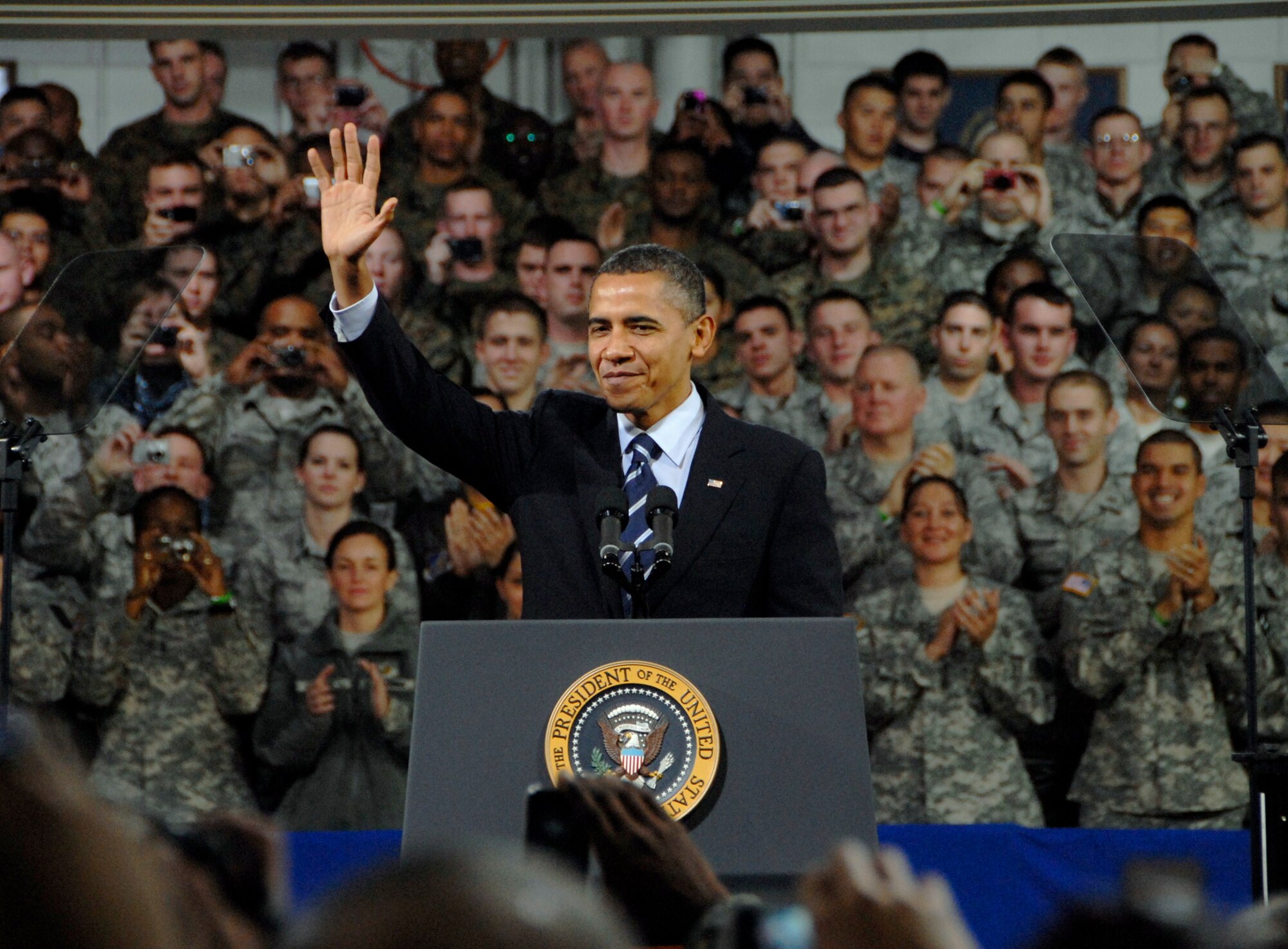 US ARMY GARRISON YONGSAN, Republic of Korea -- President Barack Obama waves to the crowd of approximately 1,400 U.S. and Republic of Korea military members of all ranks and services, Veterans of Foreign Wars members and family attending his speech at U.S. Army Garrison Yongsan, Republic of Korea, Nov. 11. More than 50 Wolf Pack Airmen traveled to Yongsan to hear the President's Veterans Day speech. (U.S. Air Force photo/Staff Sgt. Amanda Savannah)