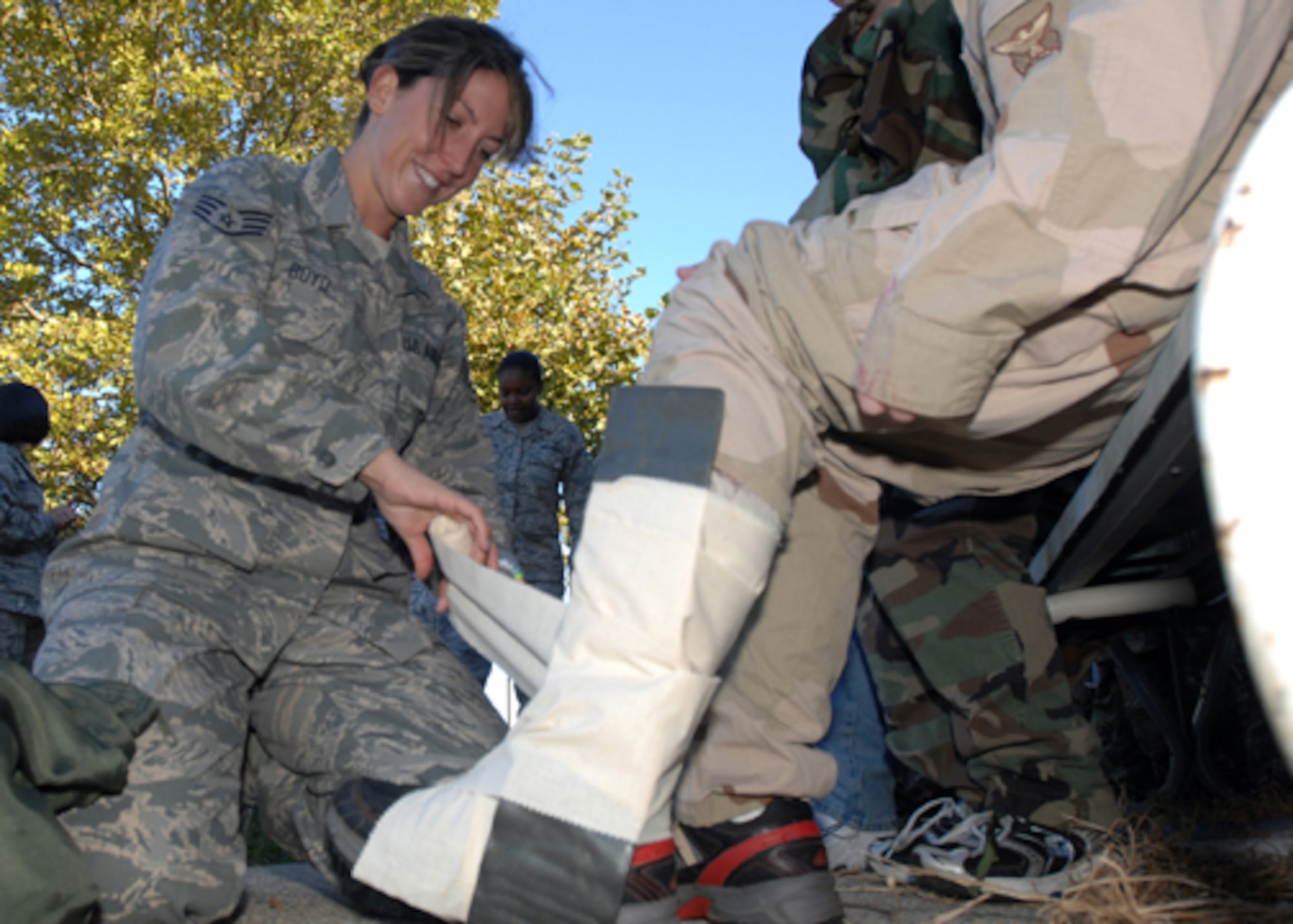 GRISSOM AIR RESERVE BASE, Ind. --  Staff Sgt. Joanna Boyd, 434th Aerospace Medicine Squadron medical technician, applies a splint during a training exercise at Grissom Air Reserve Base. The actors in the exercise were Boy Scouts from Troop 229 in Winamac, Ind. (U.S. Air Force photo/Senior Airman Carl Berry).