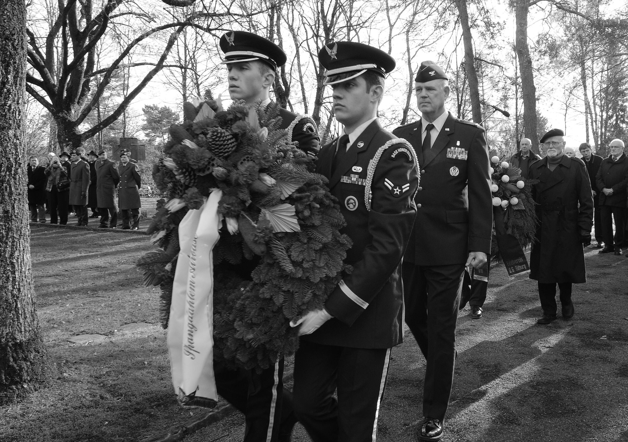 BITBURG, Germany – U.S. Air Force Honorgaurdsmen from Spangdahlem Air Base, Germany, carry a wreath followed by Col. Robert Bowersox, 52nd Medical Group commander, during a Volkstrauertag, or German National Day of Mourning, ceremony Nov. 11. German and American servicemembers as well as firefighters, police and government officials from the local area participated in the ceremony to remember victims of war and tyranny. (U.S. Air Force photo/Staff Sgt. Benjamin Wilson)
