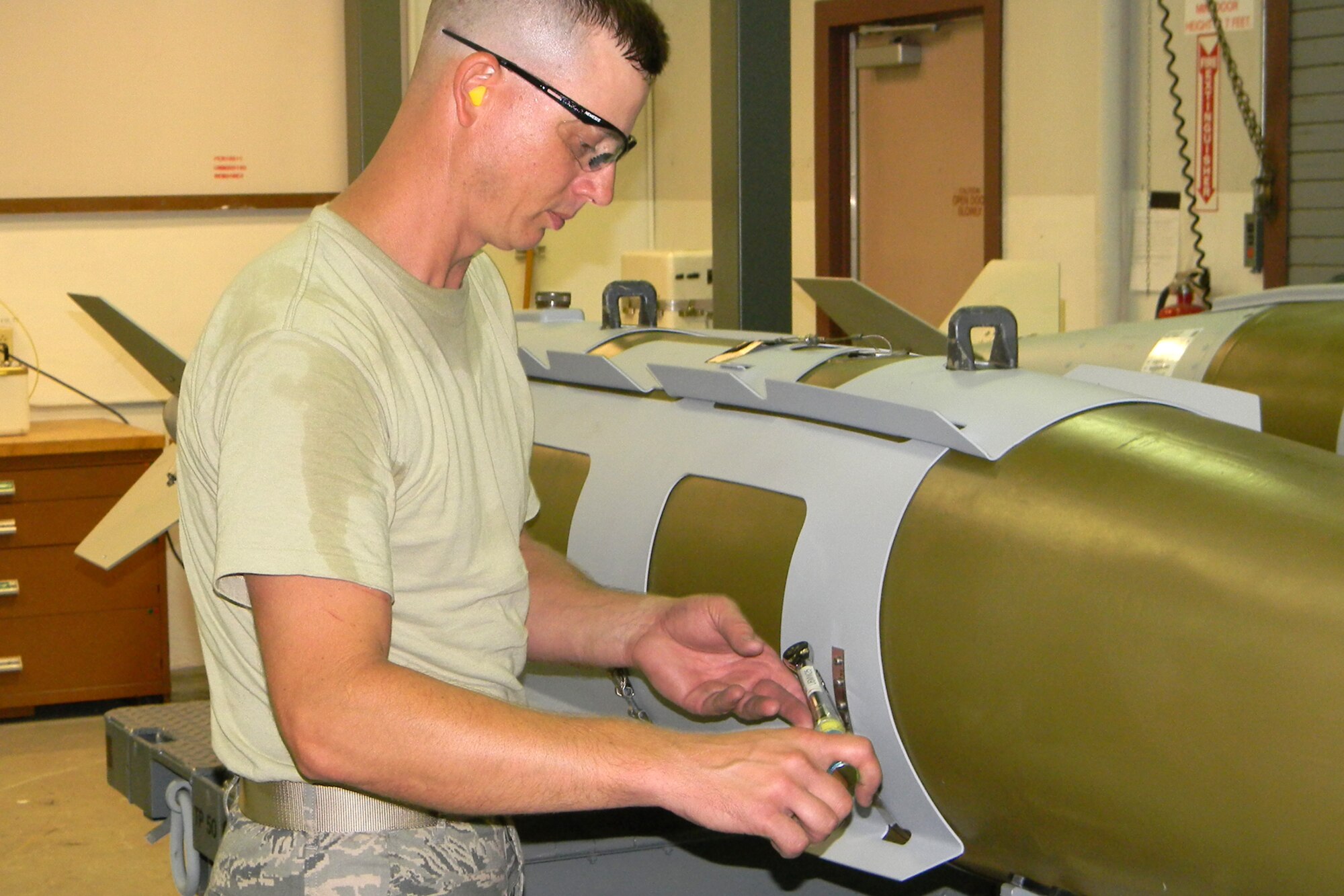 Technical Sgt. Greg Currence, an Air Reserve Technician (ART) from the 917th Wing, torques Strakes down on GBU-31(JDAM), during competition in the first-ever Global Strike Challenge at Barksdale Air Force Base, La., Aug. 18, 2010. However, the 917th Wing team was unique in that it was totally integrated with Traditional Reservists, Air Reserve Technicians and Regular Air Force Airmen, who work side-by-side on a regular basis as integral parts of the 917th Wing team effort. (U.S. Air Force photo/Senior Master Sgt. Joel Estes) 