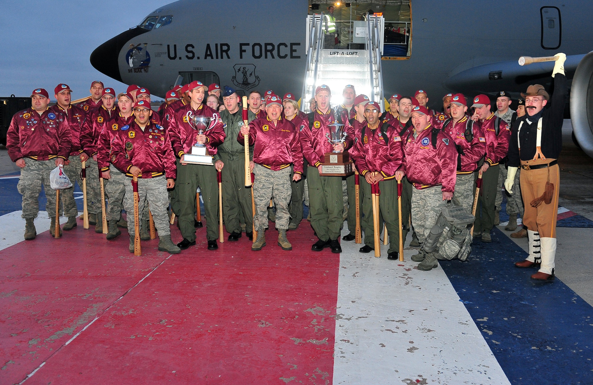 MINOT AIR FORCE BASE, N.D. -- Airmen from the 91st Missile wing, are welcomed back in a grand fashion to Minot AFB after participating in this year’s Air Force Global Strike Challenge here Nov 18. The challenge is the world's premier bomber, ICBM and security forces competition with units from the following major command’s: Air Force Global Strike Command, Air Combat Command, Air Force Reserve Command and the Air National Guard. (U.S. Air Force photo/Senior Airman Michael J. Veloz)