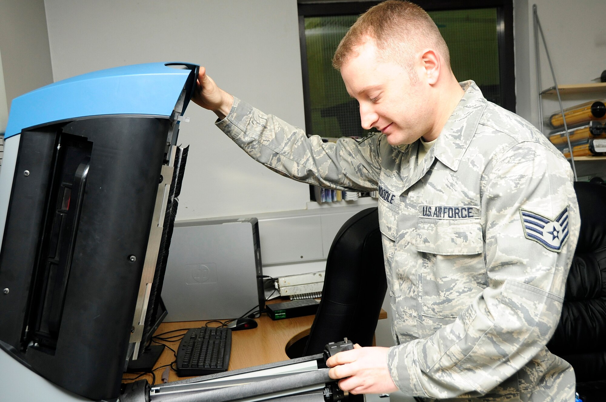 ROYAL AIR FORCE LAKENHEATH, England -- Staff Sgt. Jonathan Woodle, 48th Equipment Maintenance Squadron aircraft structural maintenance journeyman, uses the etching machine at Building 1219 Nov. 18. Sergeant Woodle was nominated for a Liberty Spotlight because he portrayed the core value ‘Excellence in All We Do.’ (U.S. Air Force photo/Airman 1st Class Eboni Knox) 
