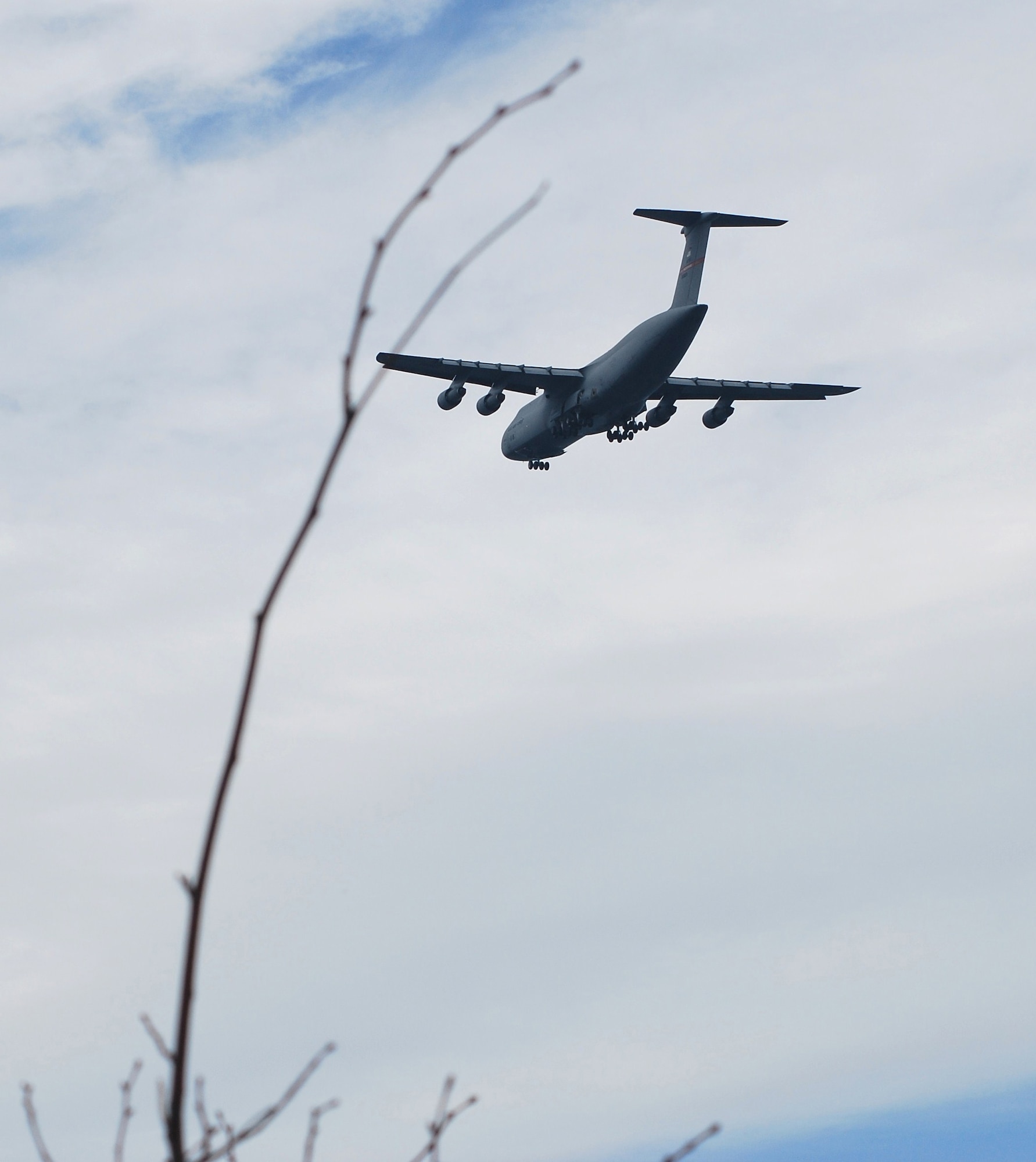 A C-5B from Westover performs a flyover to kick off America's Hometown Thanksgiving Parade Nov. 20 in Plymouth, Mass. The aircraft flew a "positioning leg" up the Plymouth, Mass., coastline to the delight of a crowd that topped 175,000. The annual event is billed as the second largest Thanksgiving Day Parade in the country, according to event organizers. (US Air Force photo/Lt. Col. James Bishop)
