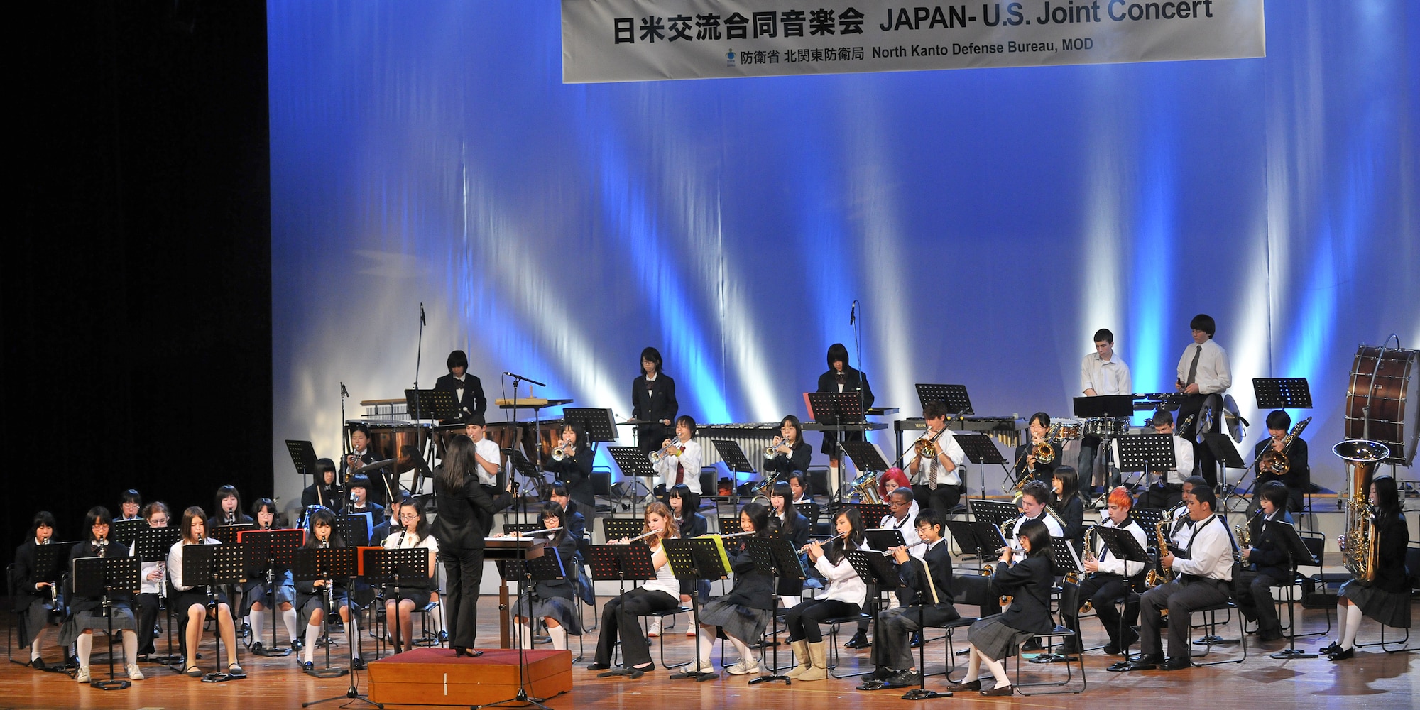 AKISHIMA, Japan -- Haijima Junior High School Brass Band Club and Yokota High School Brass Band perform together Nov. 23 during the Japan-U.S. Joint concert in Akishima city. North Kanto Defense Bureau hosted the Japan-U.S. Joint Concert to enhance bilateral relations between U.S. service members, dependents and neighbors of Yokota Air Base. (U.S. Air Force photo/Osakabe Yasuo)