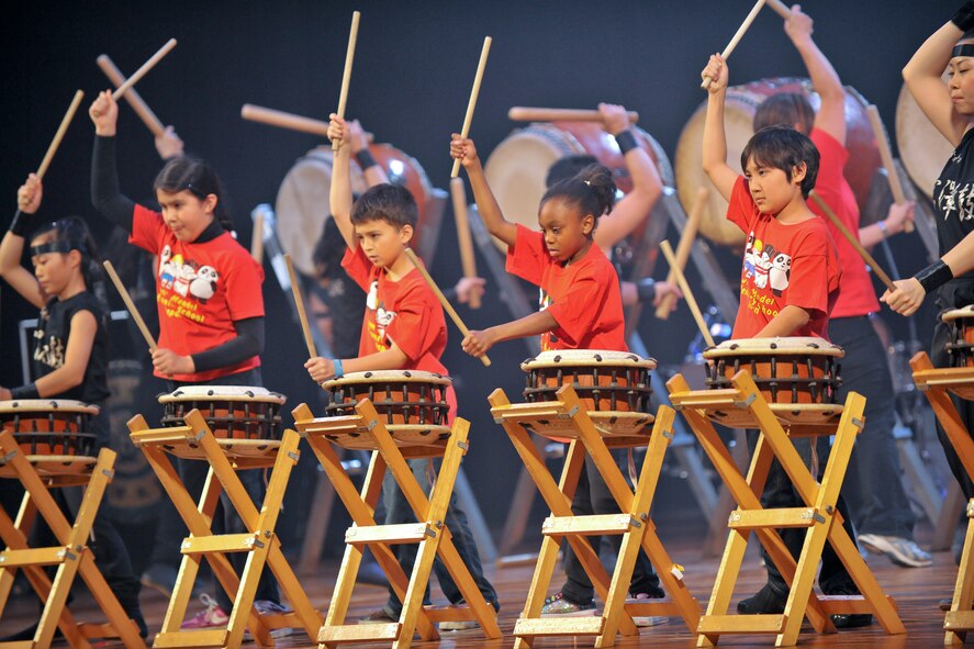 AKISHIMA, Japan -- Students from the Yokota Elementary school perform a Japanese taiko drum routine Nov. 23 during the Japan-U.S. Joint concert in Akishima city. (U.S. Air Force photo/Osakabe Yasuo)
