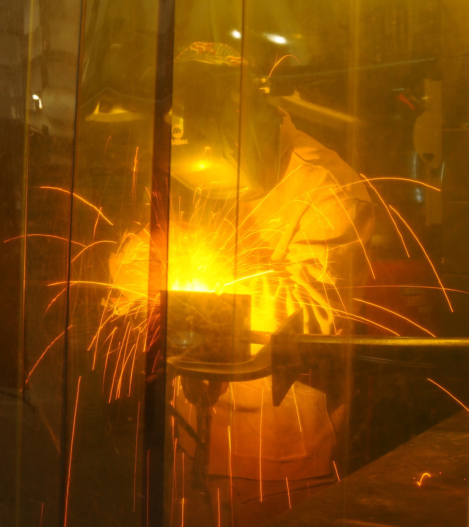 A student in Tech. Sgt. Tracy Human’s class practices arc
welding. (Photo By Airman 1st Class Heather Holcomb)