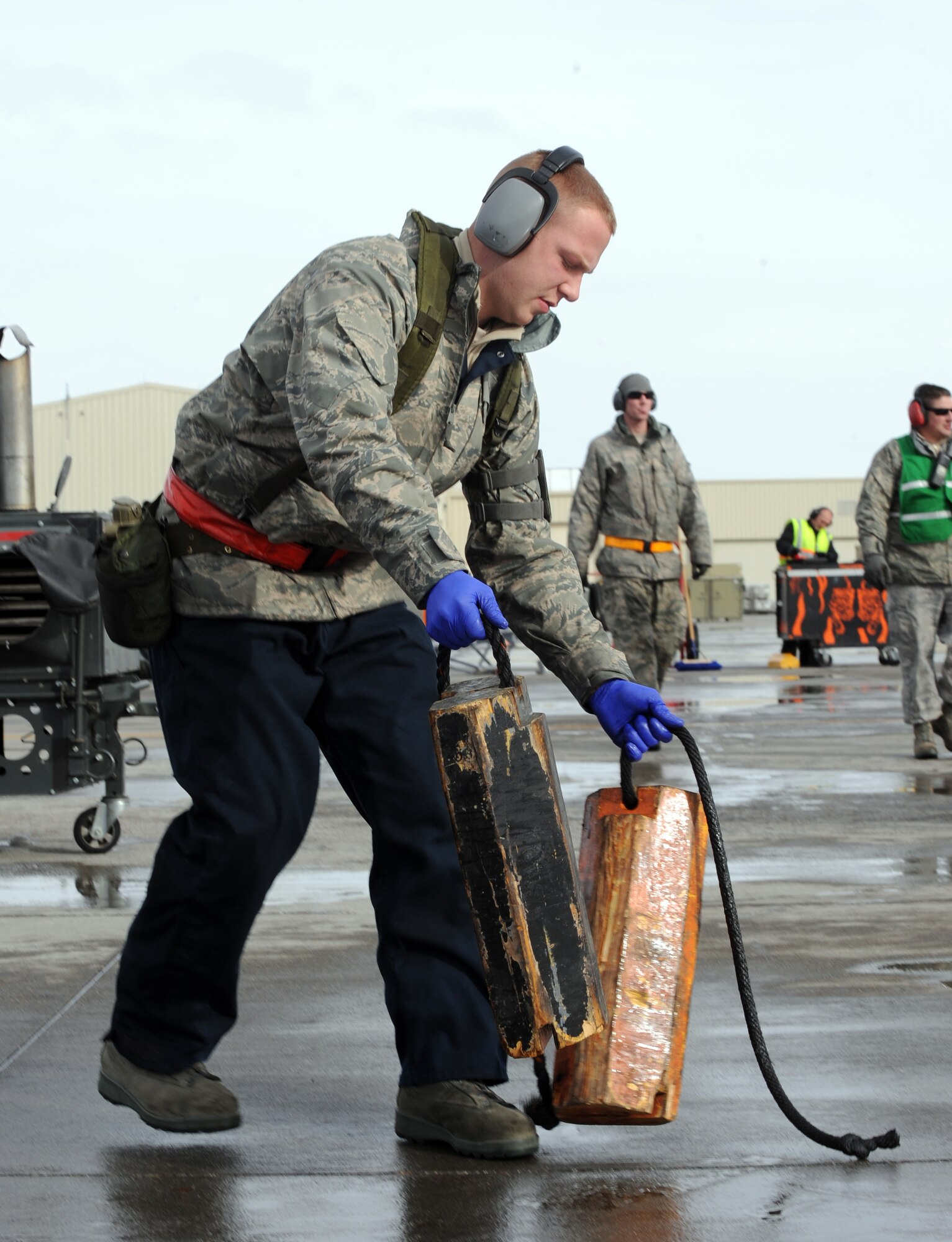 MOUNTAIN HOME AIR FORCE BASE, Idaho -- Staff Sgt. John Thatcher, 366th Aircraft Maintenance Unit crew chief, removes chalks from an F-15E Strike Eagle during a phase one operational readiness exercise Nov. 22. The base uses exercises to increase readiness and enhance the efficiency of processing combat-ready Airmen. (U.S. Air Force photo by Senior Airman Debbie Lockhart)